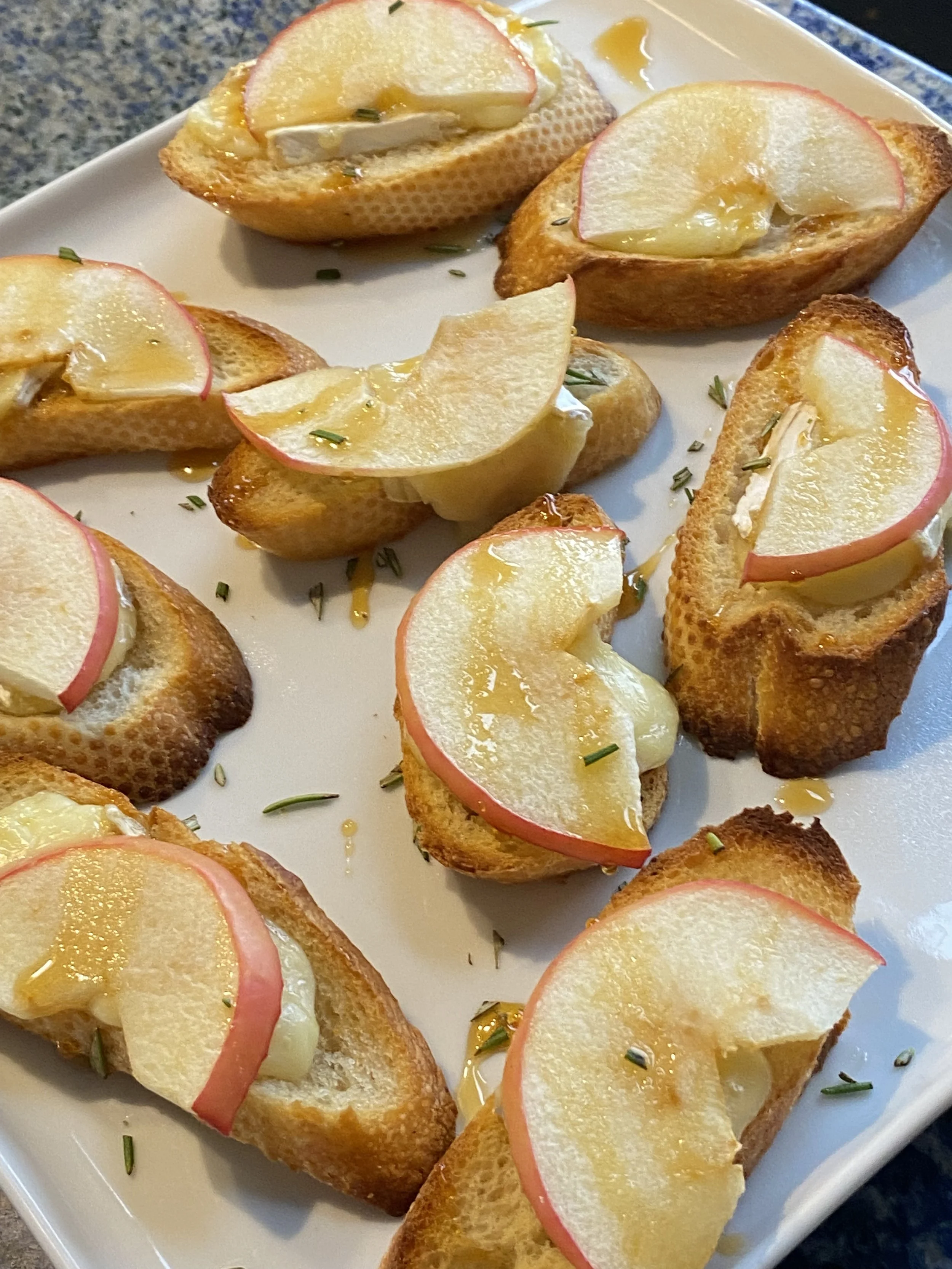 Recipe: EASY TO MAKE brie &amp; apple bites