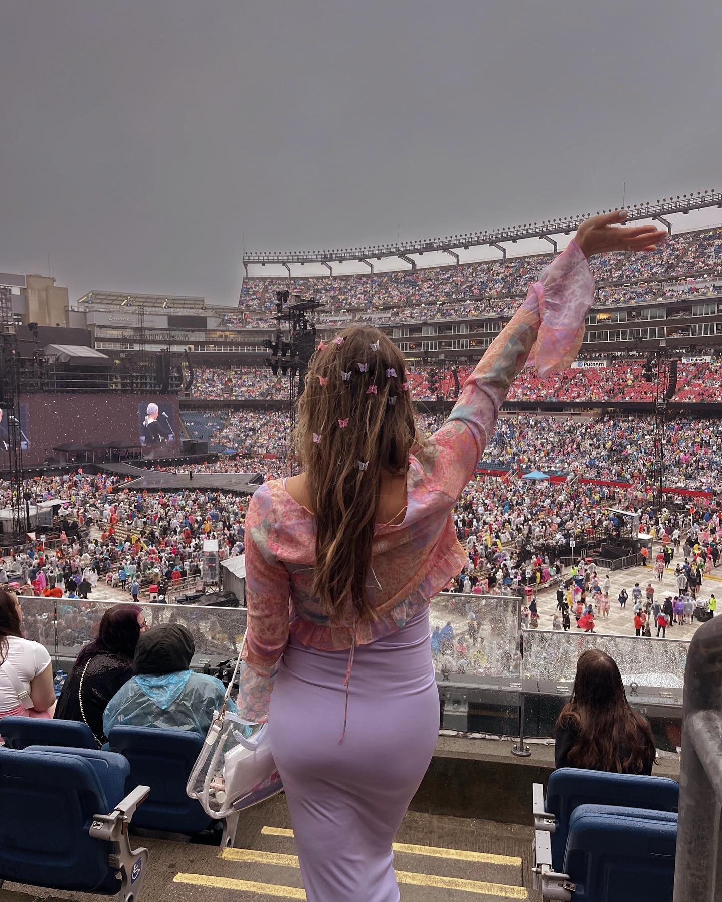 1 2 3 let&rsquo;s go bitch 🫶🪩🧚&zwj;♀️🌧️💖✨ #erastour #taylorswift