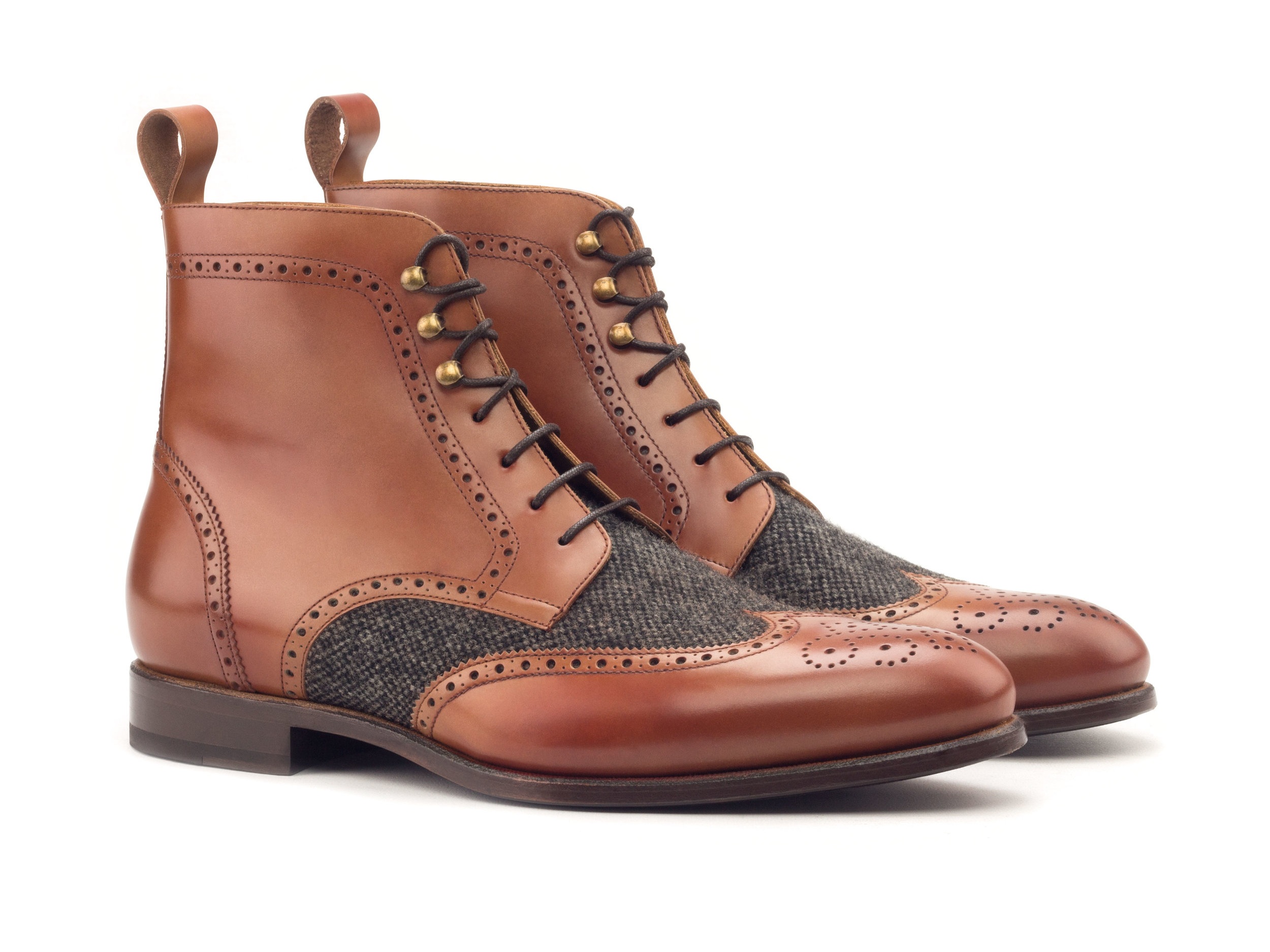 Military+Brogue+-+Polished+Calf+Cognac-Nailhead+Black-Ang5.jpg