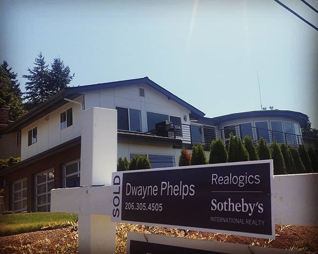 Congrats to our buyer for nabbing this beauty in Edmonds!
.
.
.
.
.
.
.
.
.
.
#phelpsrealestategroup #pending #realestate #edmonds #sunnydays #realtor #buyers