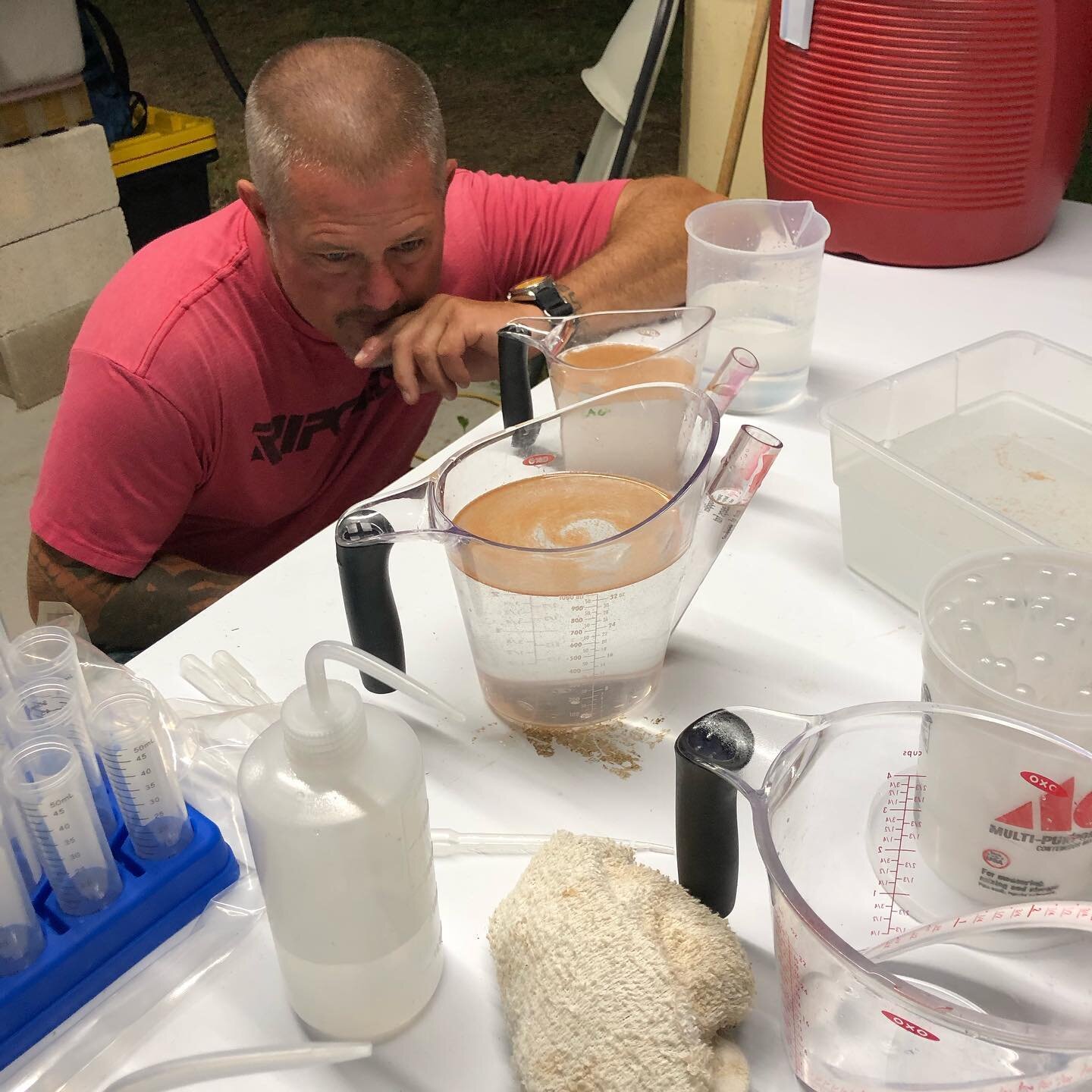 Making coral babies last night in St. Croix, USVI. 🤙🏻👶🏻 #coralspawning #coralspawning2020