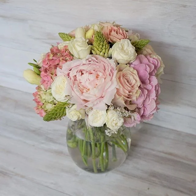 Medium traditional style bunch with pastel colours