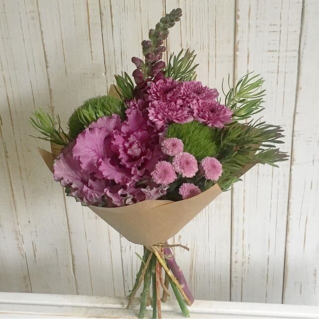 Brighten someone&rsquo;s day 🌞 with Today&rsquo;s Market Bunch for just $30 including delivery!
.
Features- kale flower, wicky, chrysanthemum, snapdragon &amp; leucadendron
.
Website link on in bio .
#chrysanthemum #sunflower #Adelaide #adelaidelove