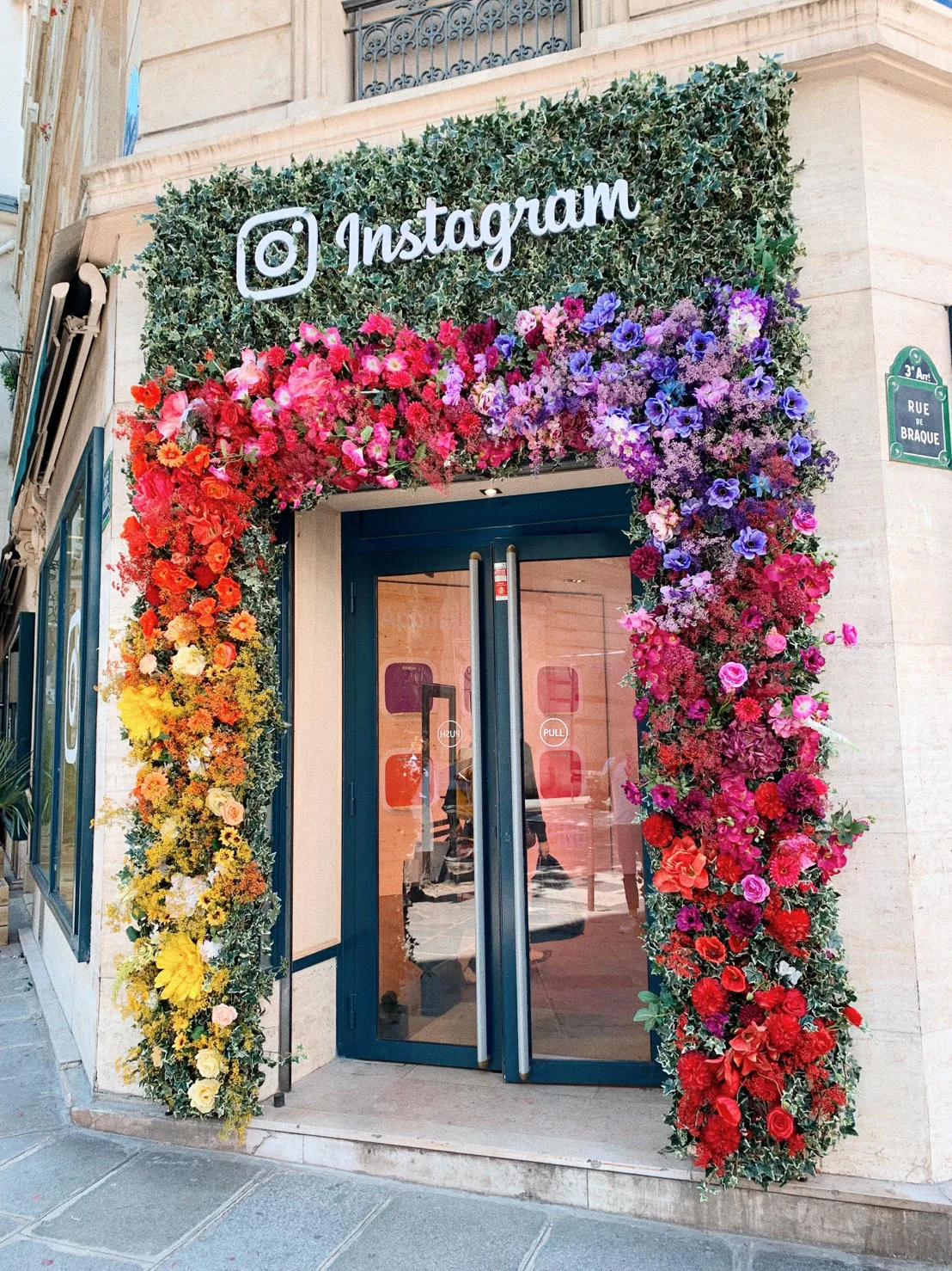 POP UP STORE INSTAGRAM SHOPPING (PARIS)