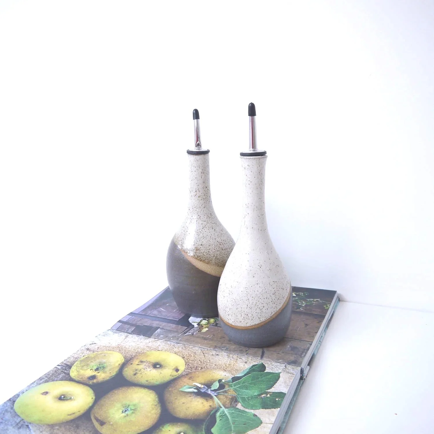 OIL BOTTLE TONE GREY