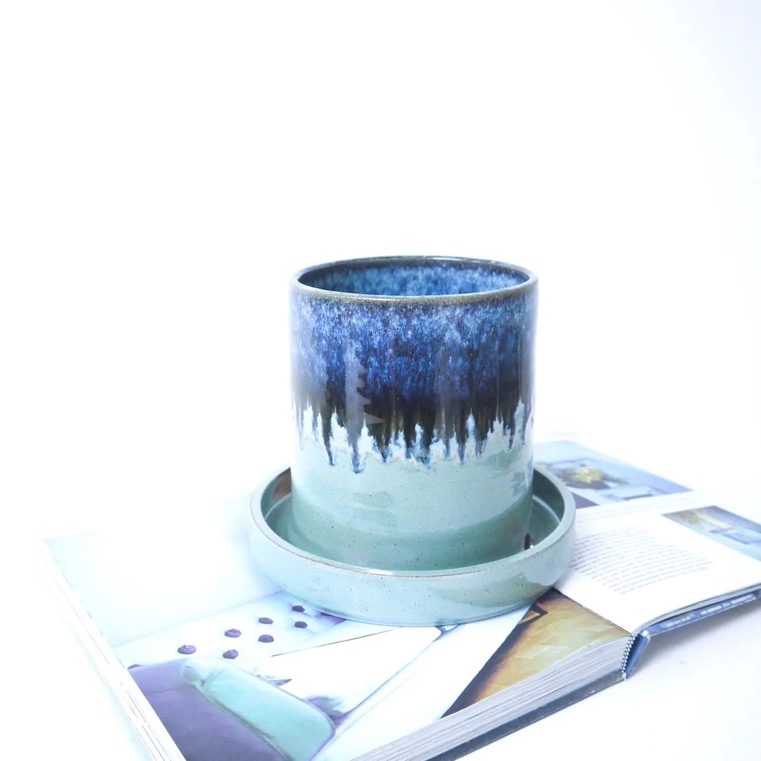 LARGE PLANTER WITH DRAINAGE - Ice volcano -
