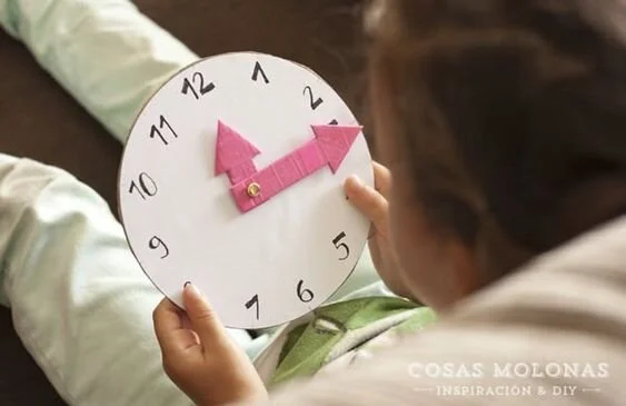 怎麼教孩子看時鐘 ? 新手爸媽3步驟教學,小孩守時就是那麼簡單