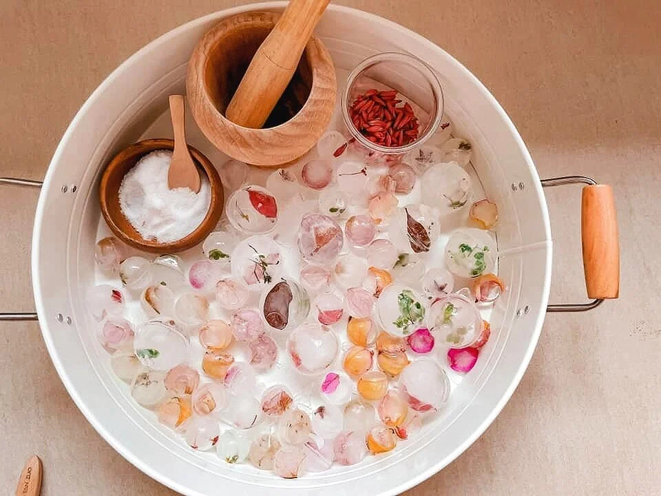 鹽巴融冰怎麼玩?「網美級」冰球遊戲這樣玩!