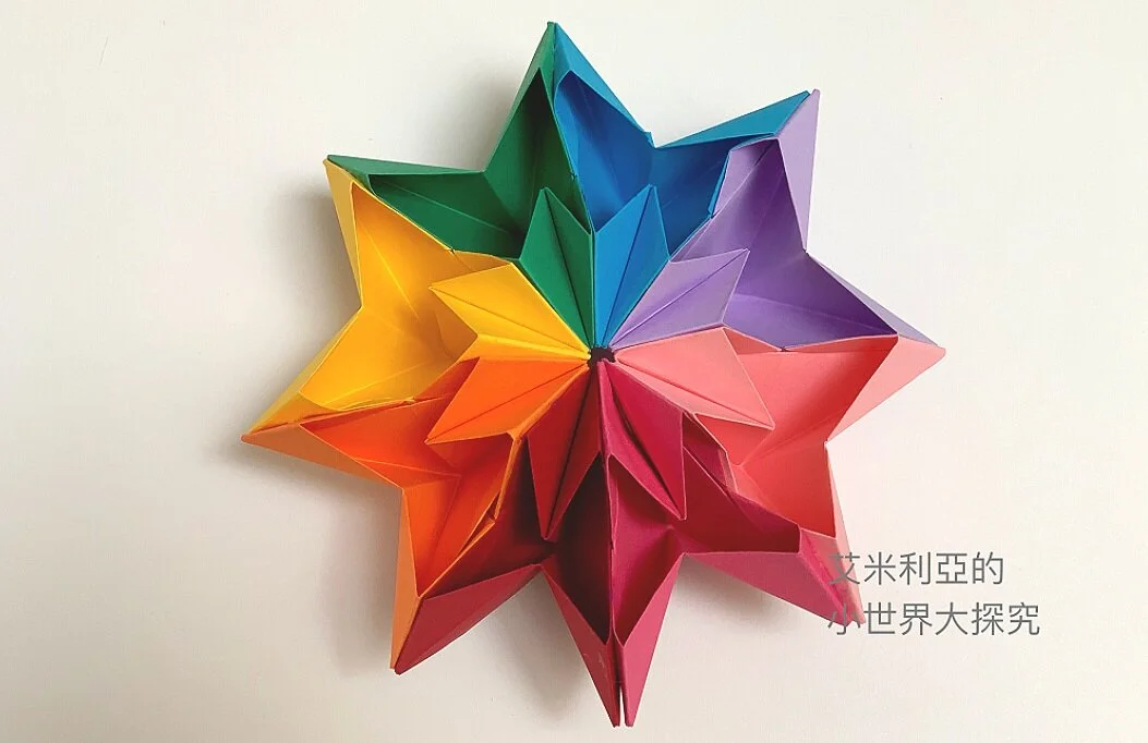 無限翻轉的摺紙要怎麼做?跟著艾米利亞用8個愛心做出舒壓紙玩具!