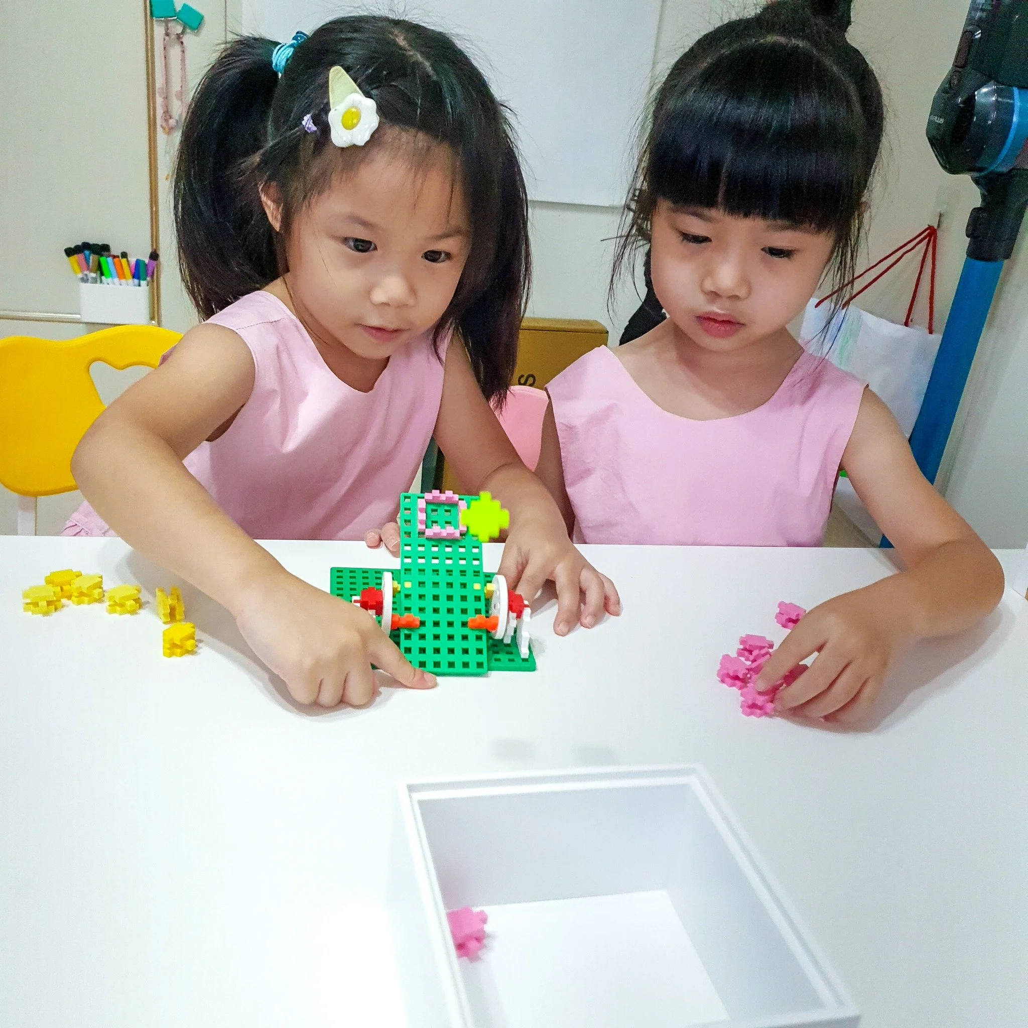 幼兒就可以玩的棋盤遊戲!雙Q帶你玩葡萄棋、正方棋、孔明棋、割豆腐棋(免費下載)