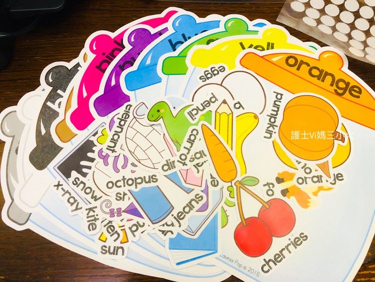 顏色分類遊戲!跟著Vi媽做彩色罐子撕貼書、帶小朋友玩顏色配對(免費下載)