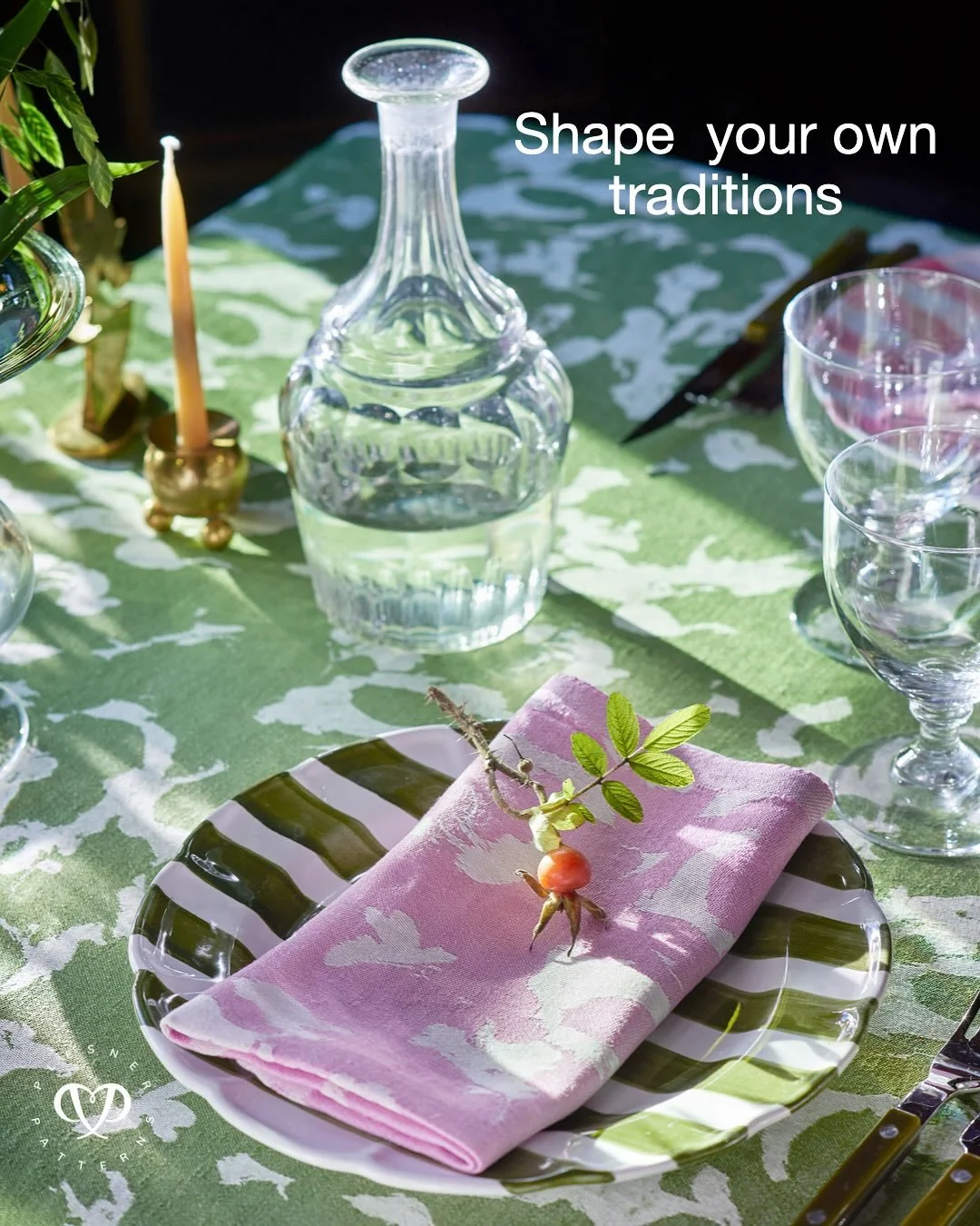 Skap dine egne tradisjoner 🍎
tradisjoner er ikke statiske; de utvikler seg. Du kan endre og skape nye tradisjoner som gjenspeiler dine preferanser. Du kan kan hedre gode minner fra de som ikke lenger er med oss, og la arven deres leve videre.

Marbl