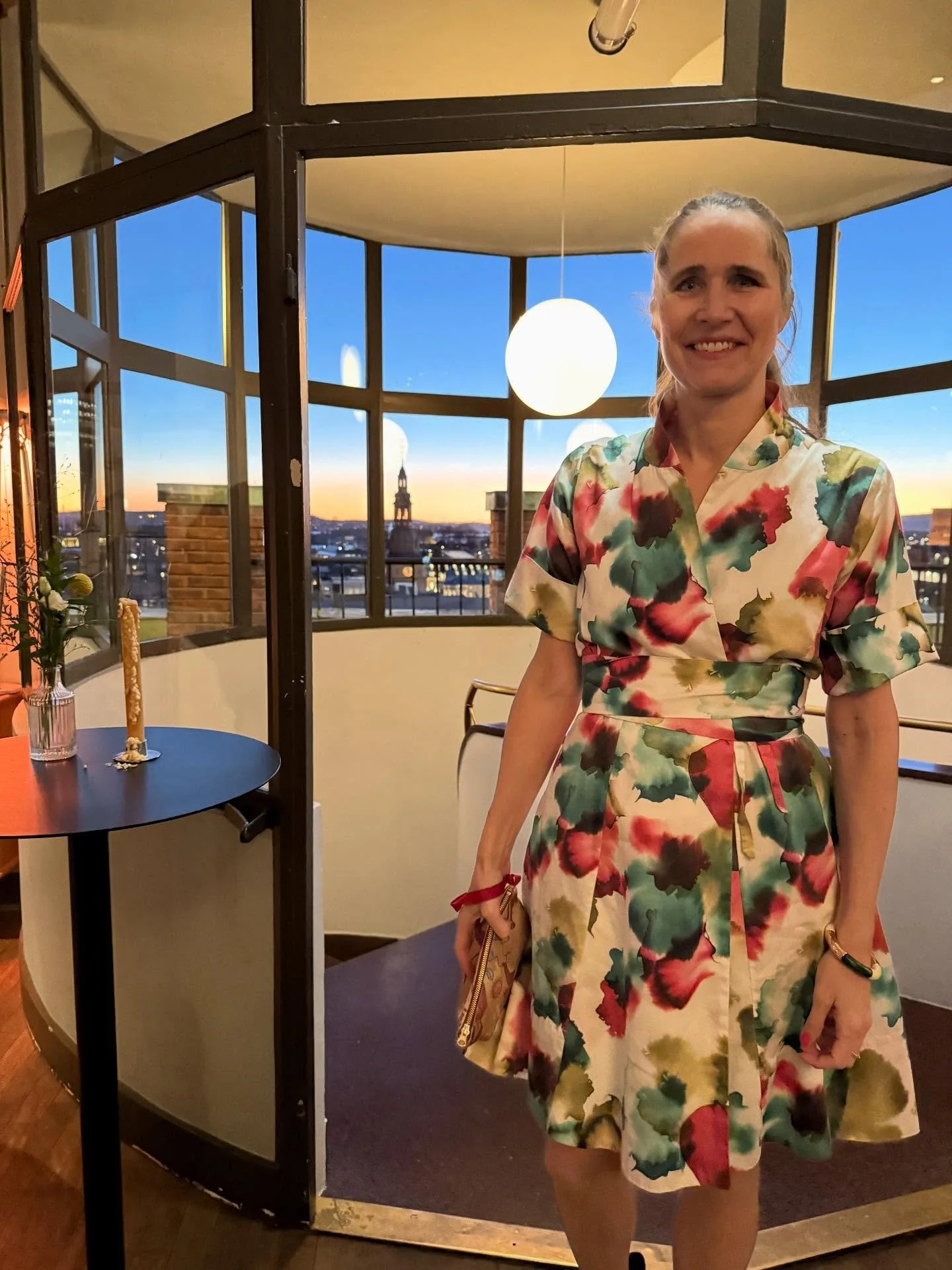 The opening party at Hobo Hotel yesterday 🙌🏻 so much fun: house tour with men&rsquo;s choir in the stair case, concert in one of the suits, tattoos and tarot for everyone ☺️ And it was so nice to get to know more of the lovely people in the @studio