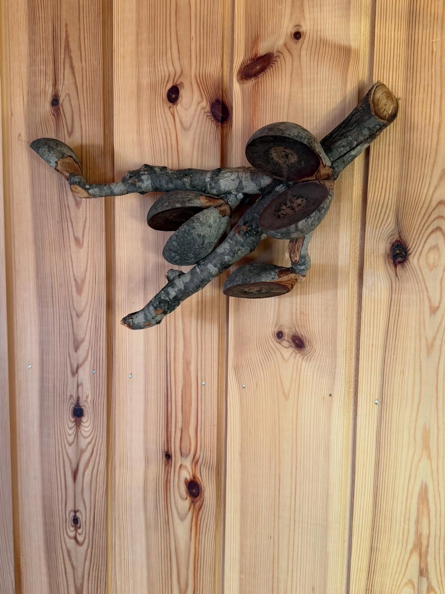 I never get tired of all the colour and texture combinations in my grandmas old cabin. They are still as beautiful today as in the 60&rsquo;ties when the cabin was built🥰 The wood&mdash;fruit thing on the first image I really wonder where she found?