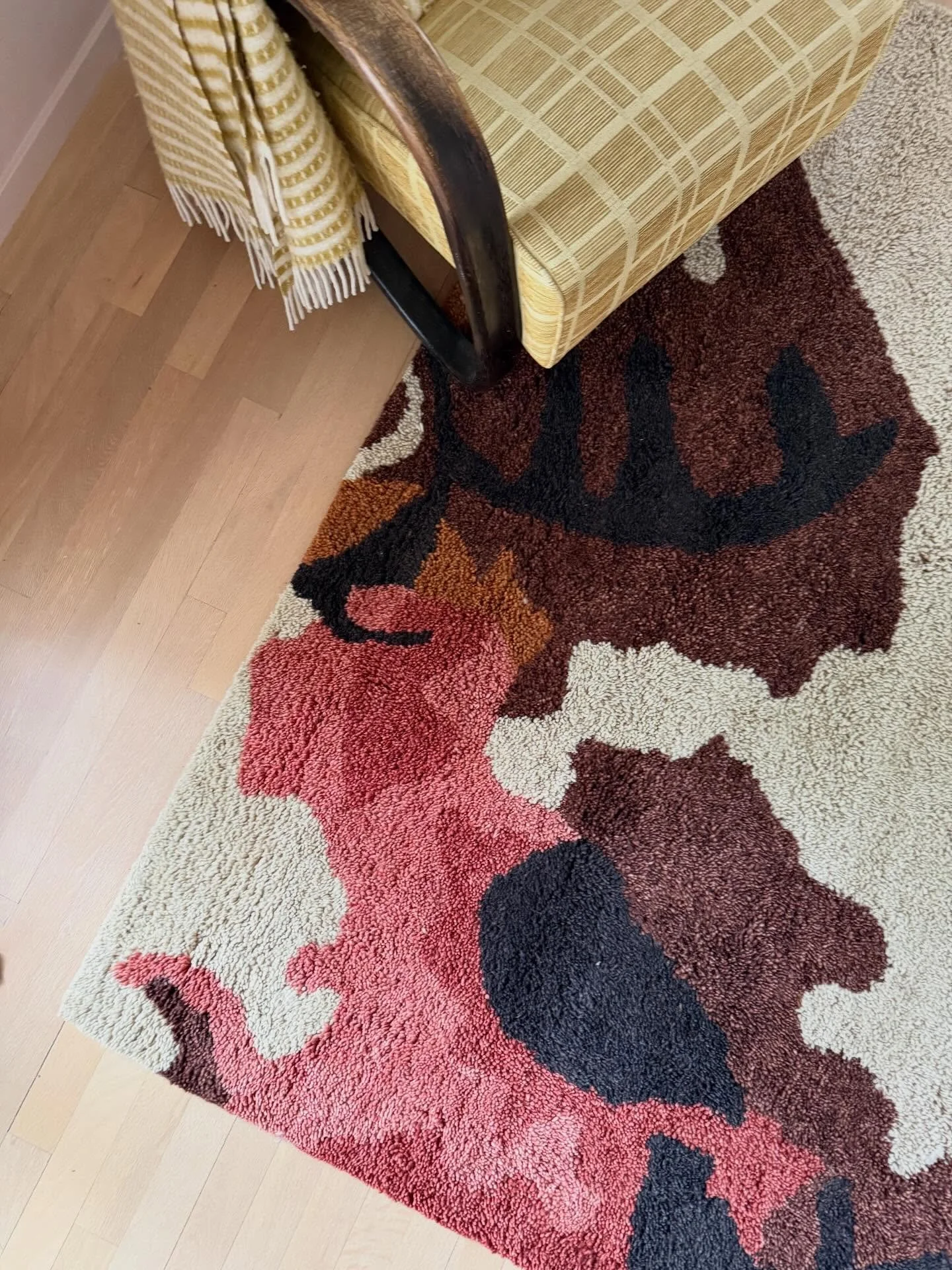 I finally got my own Wild Meadow carpet at home ☺️

Design collab Plesner Patterns x @inhouse_no 🤗

Avaliable at @mobelringenstudioskoyen and @novooi.no