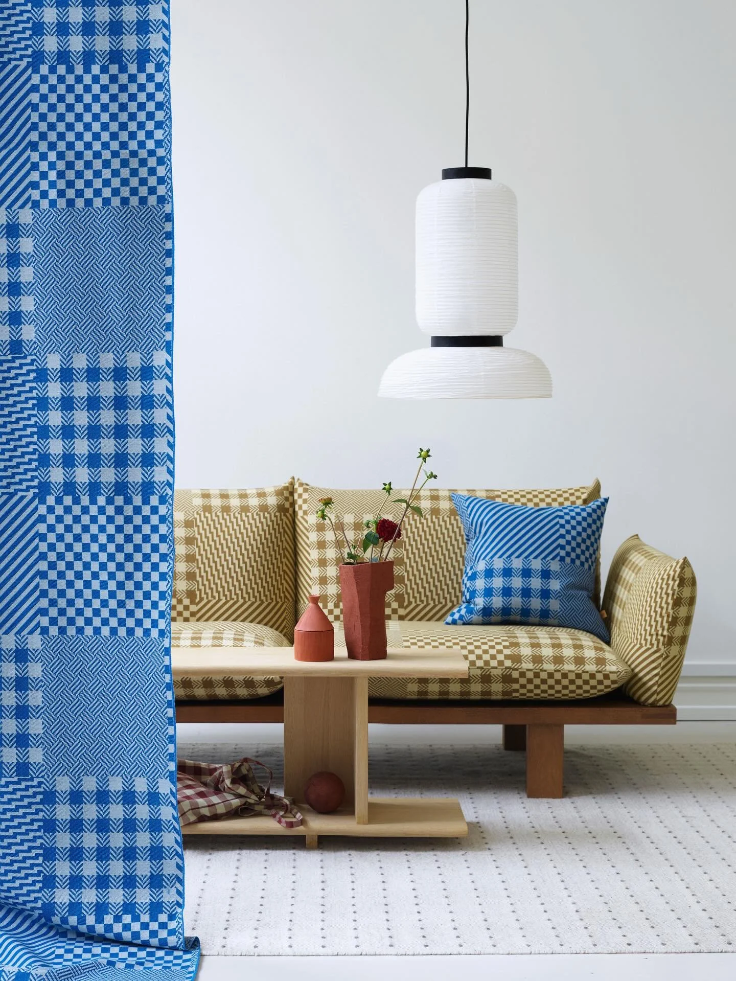 Tradition Meets the Present &ndash; A Patchwork of Memories 💛
The new upholstery textile Patchwork is a contemporary interpretation of the classic patchwork quilt, a tribute to craftsmanship, time, and care. Its large-scale checks give the fabric a 