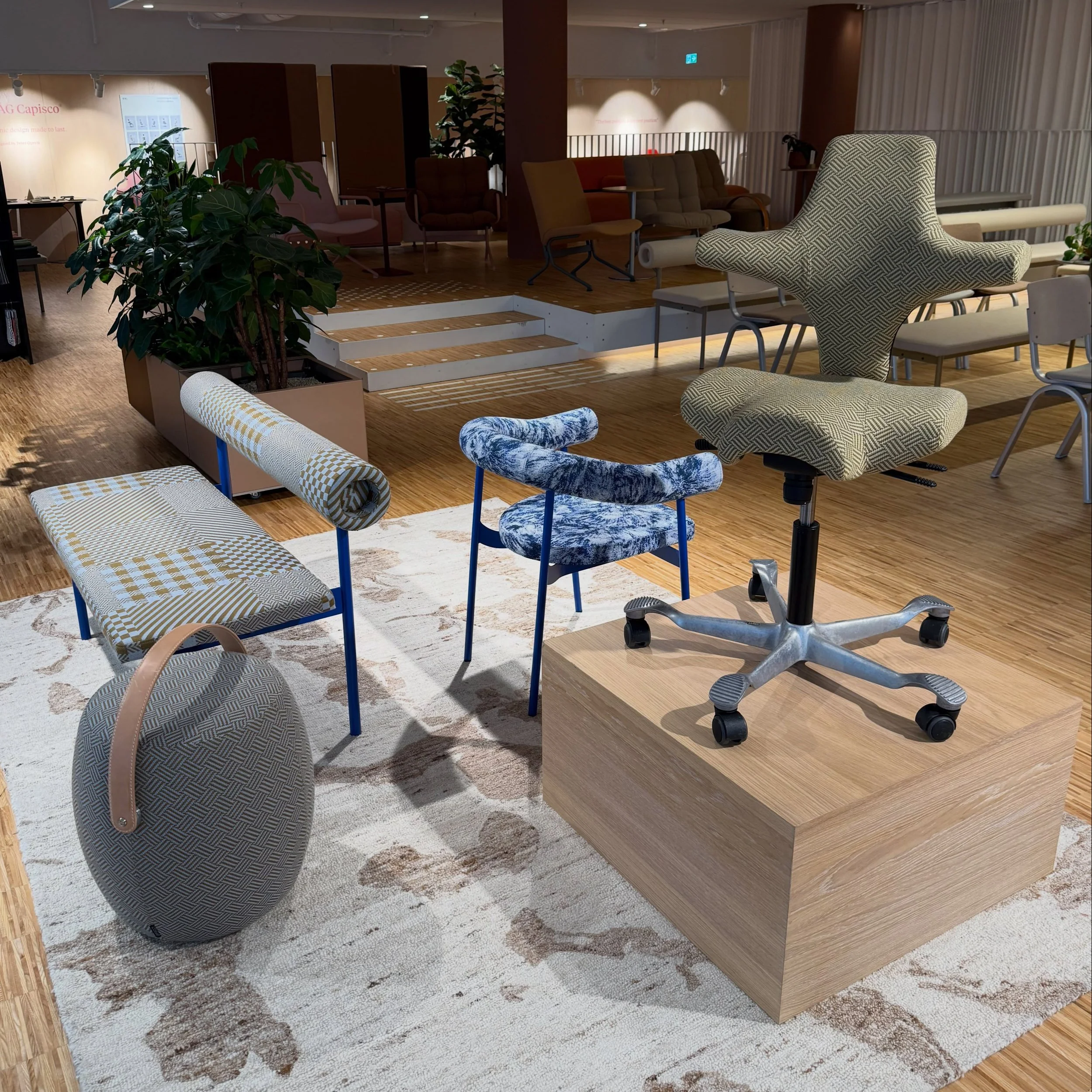 Stop by the Flokk Showroom at Sk&oslash;yen and have a look at the Offecct furniture and Capisco in the new Plesner Patterns textiles 💙💫

@flokk_design
