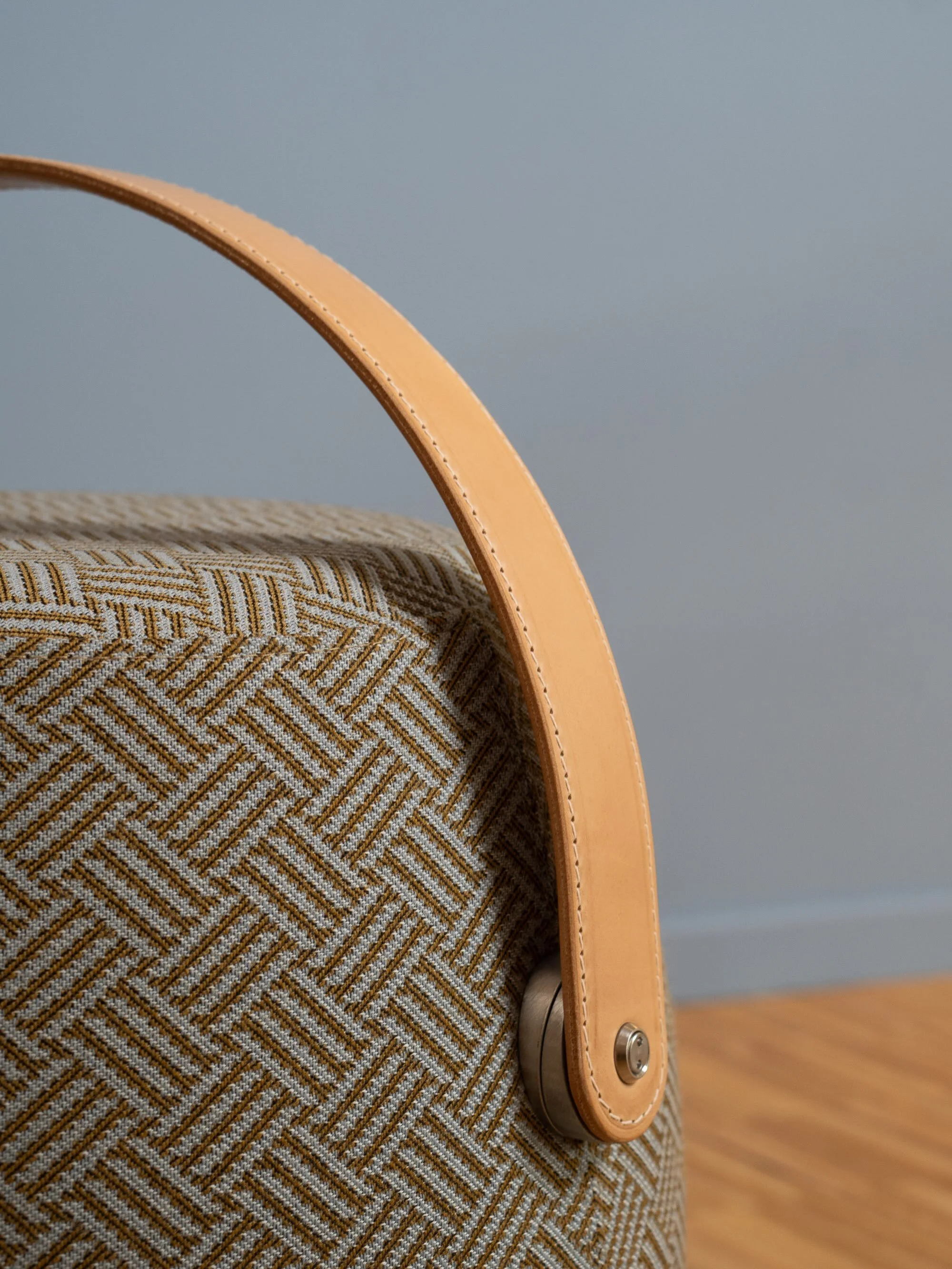The Braided fabric is created out of one of the Patchwork squares. This calmer version works well together with the Patchwork textile. It&rsquo;s woven at @innvik_as 🇳🇴
Avaliable in three colours: yellow, pink, dusty blue 
Here shown on a Carry on 