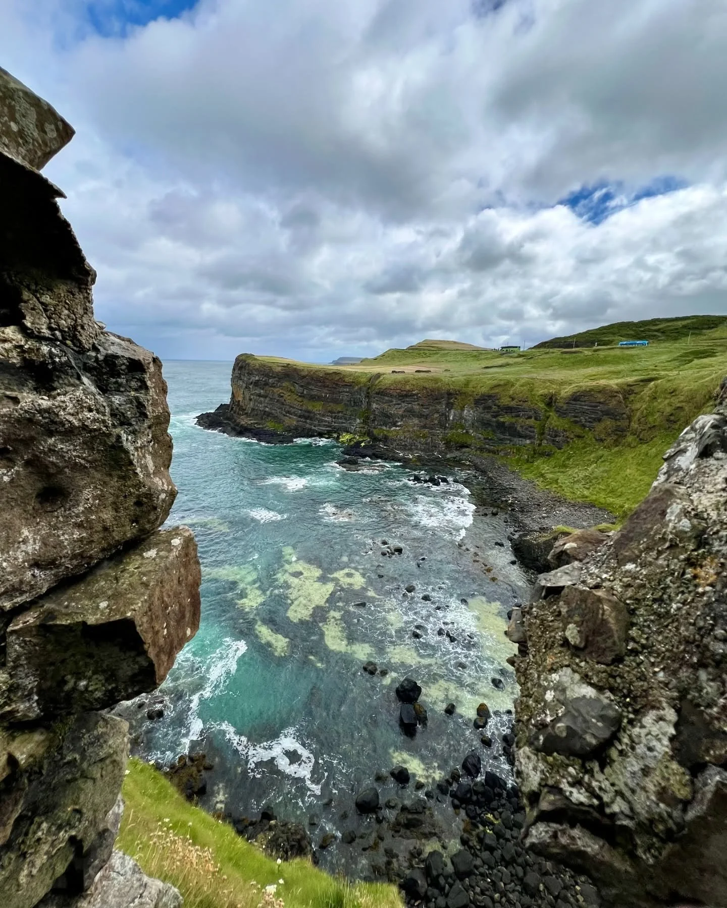 Let&rsquo;s just say today was incredible! 🙌🏼 Which view is your favorite? #dunlucecastle #giantscauseway #northernireland #tysonmoorebuilds 

&ldquo;The mountains rose, the valleys sank down
  to the place that you appointed for them&hellip;
O LOR