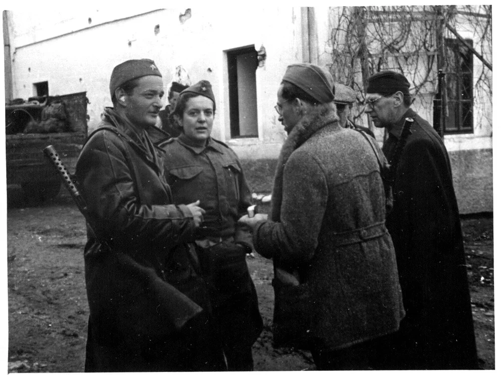 Herta Has sa grupom slovenskih većnika u Mrkonjić Gradu, u povratku sa 2. zasedanja AVNOJ-a u Jajcu, XII 1943. Foto: Wikipedia