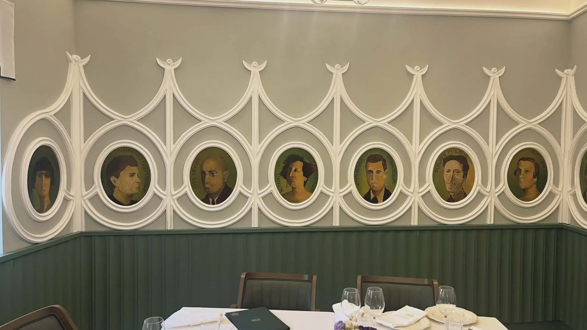 Kafana u srcu Beograda o kojoj je pisao Njujork Tajms! Voleli su je i Tito i Kapor, a njeni zidovi i danas su remek-dela