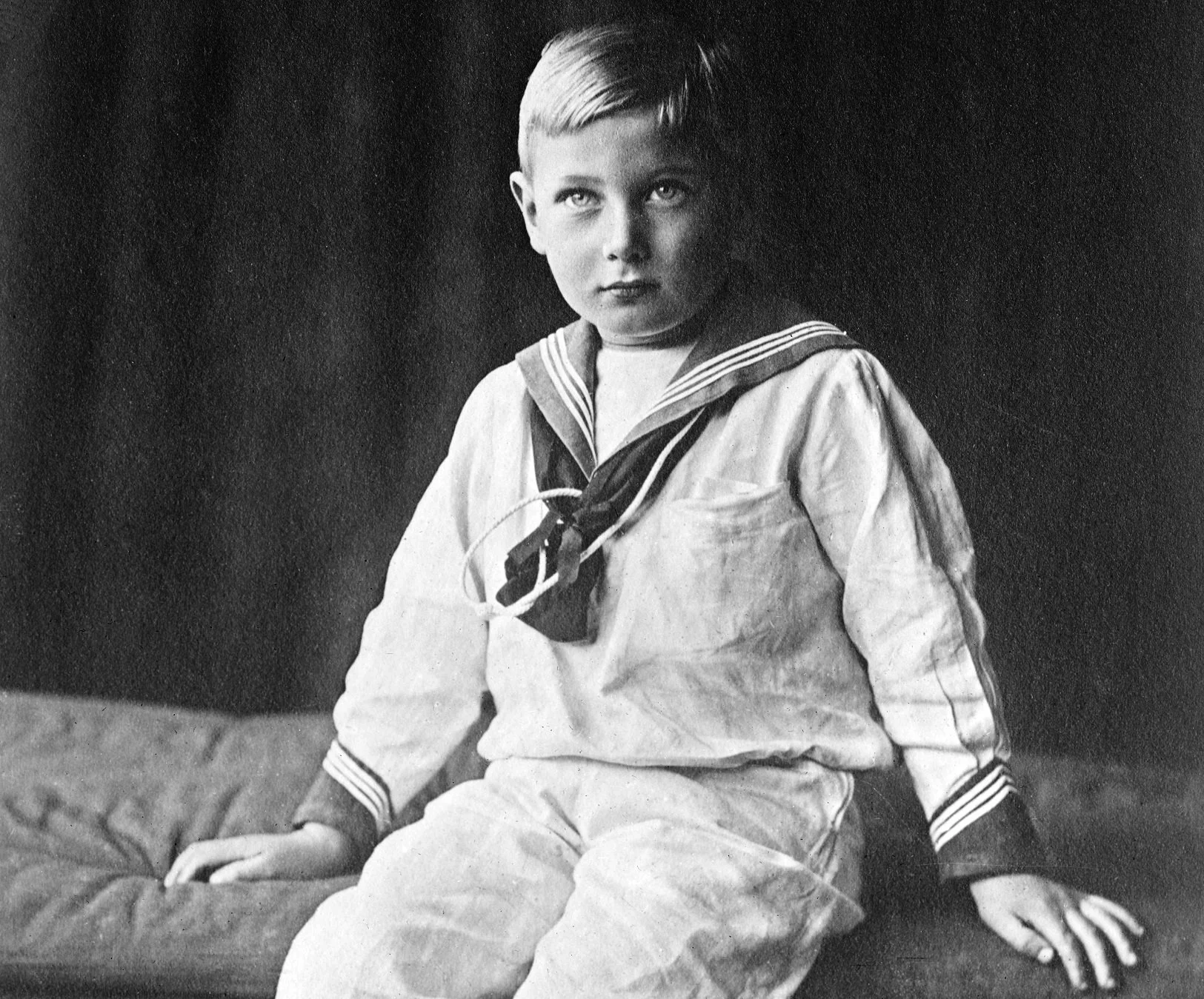 IZGUBLJENI PRINC: Nesrećni dečak, mračna tajna britanske kraljevske porodice koju su decenijama uspeli da sakriju