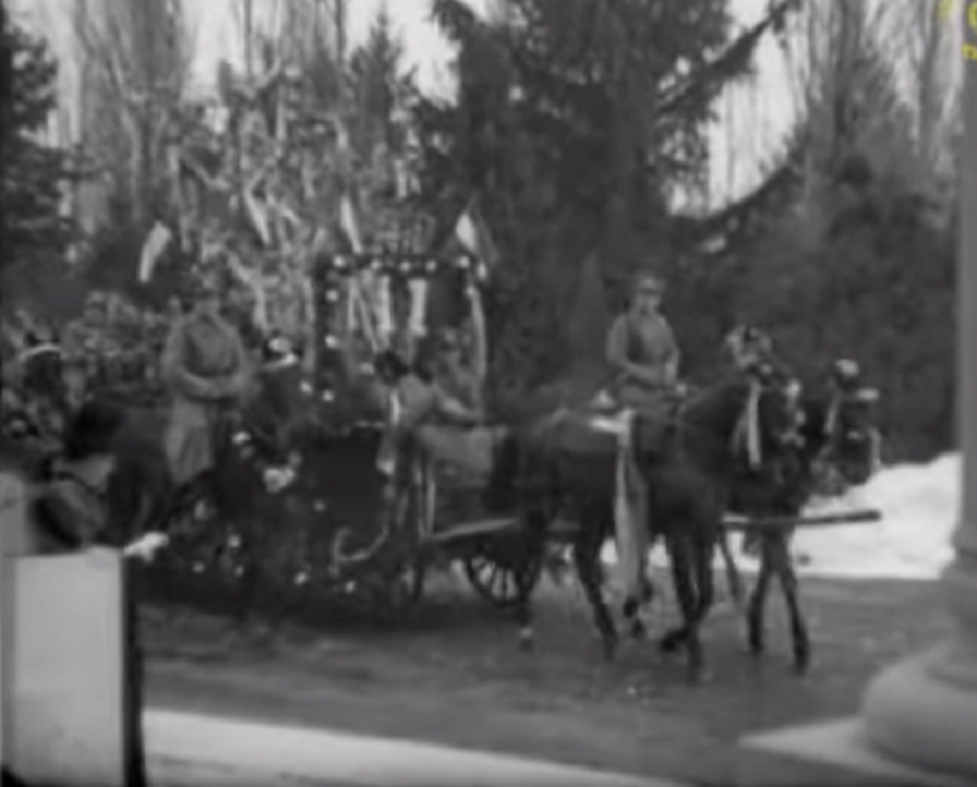 BOŽIĆ NA DVORU KARAĐORĐEVIĆA: Kako je izgledao badnjak i još važnije - ko je uvek bio POLAŽENIK KRALJU (VIDEO)