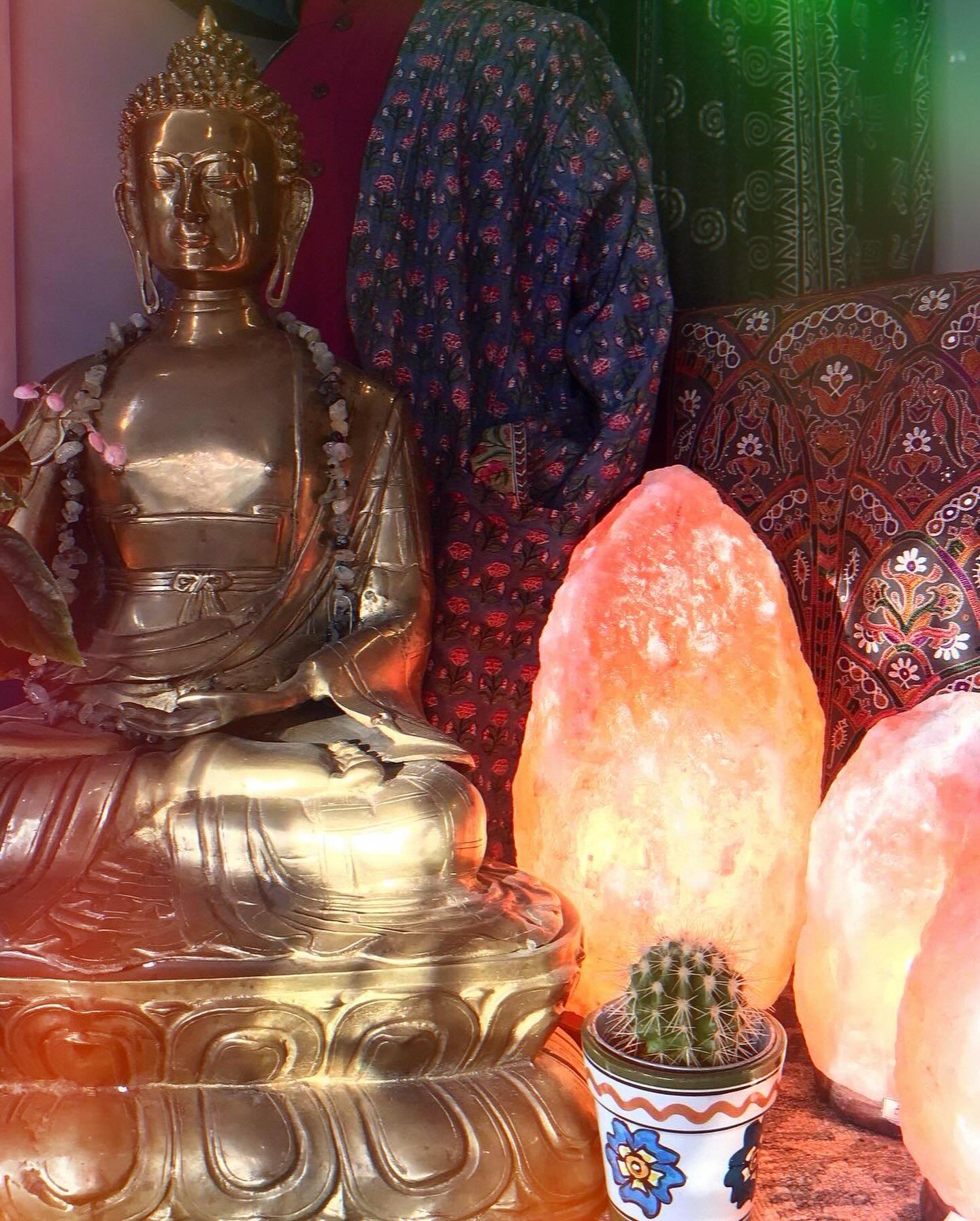 If you&rsquo;re still feeling sad about taking the Christmas decorations down last week a salt lamp will help to bring some midwinter cheer into your home! 
#indiecambridge #lighthealing #saltlamps&nbsp;&nbsp;#wellbeing #saltlamptherapy