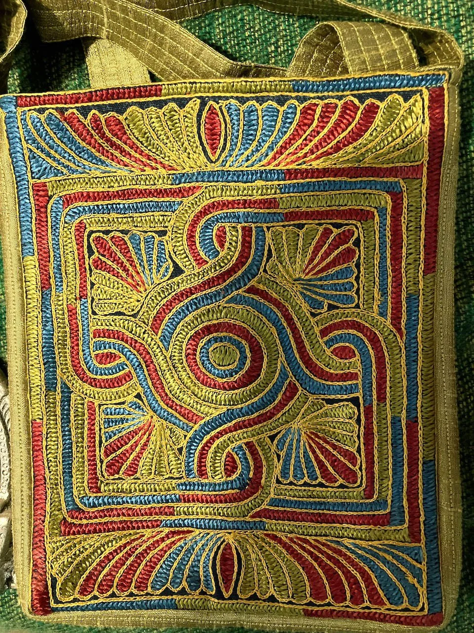 006A_ Hi_TShldBagGreen.jpeg