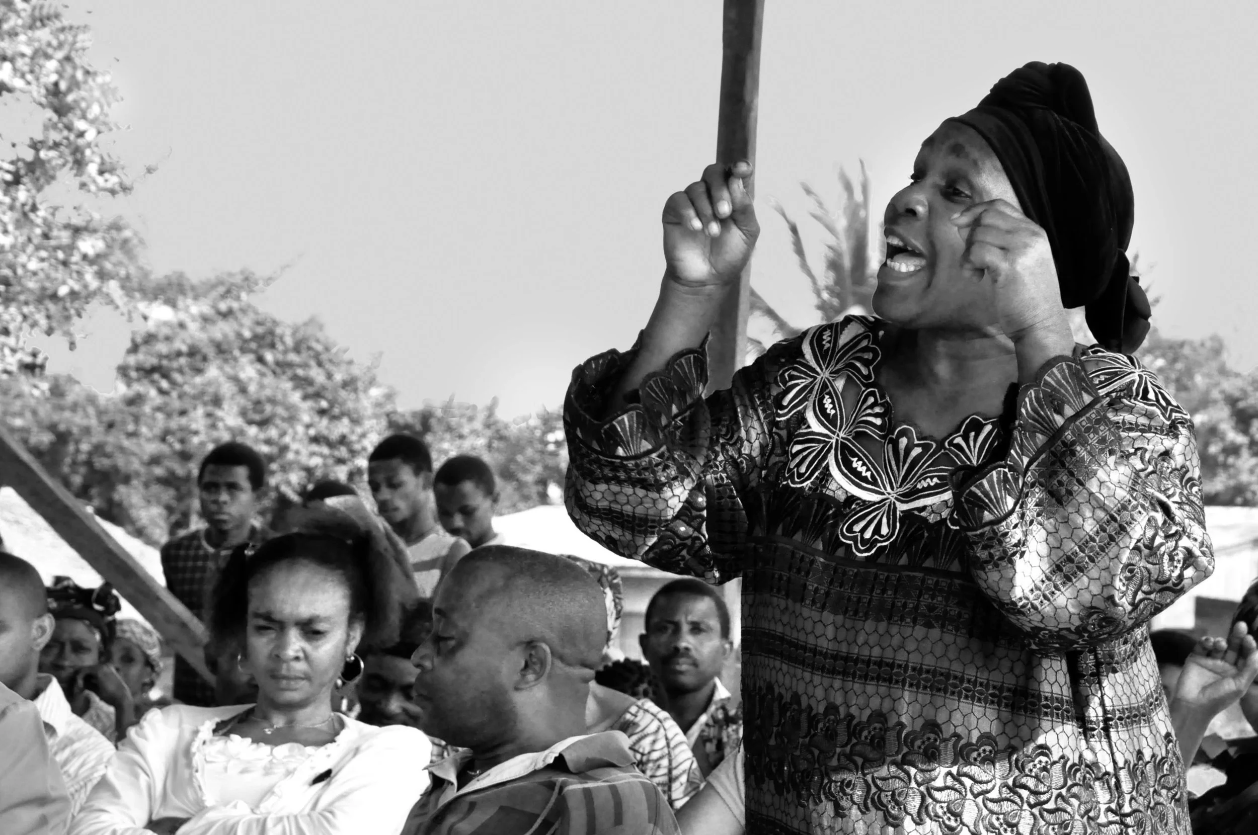 Plus que jamais, les villages défendent leurs terres !