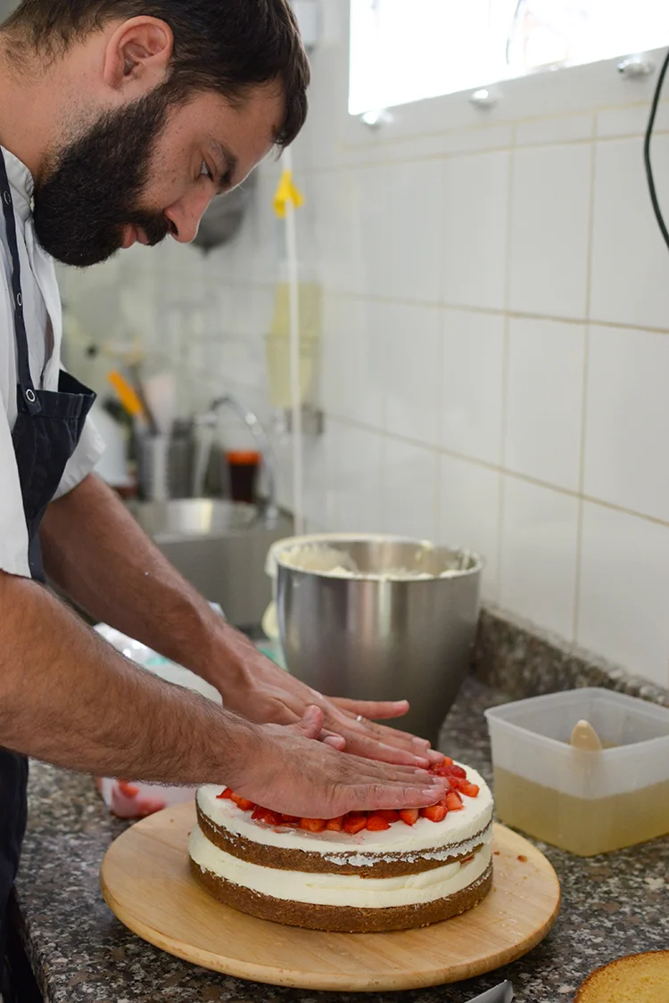 Les merveilles de Louis Pâtissier, dans son laboratoire, à Aix en Provence,