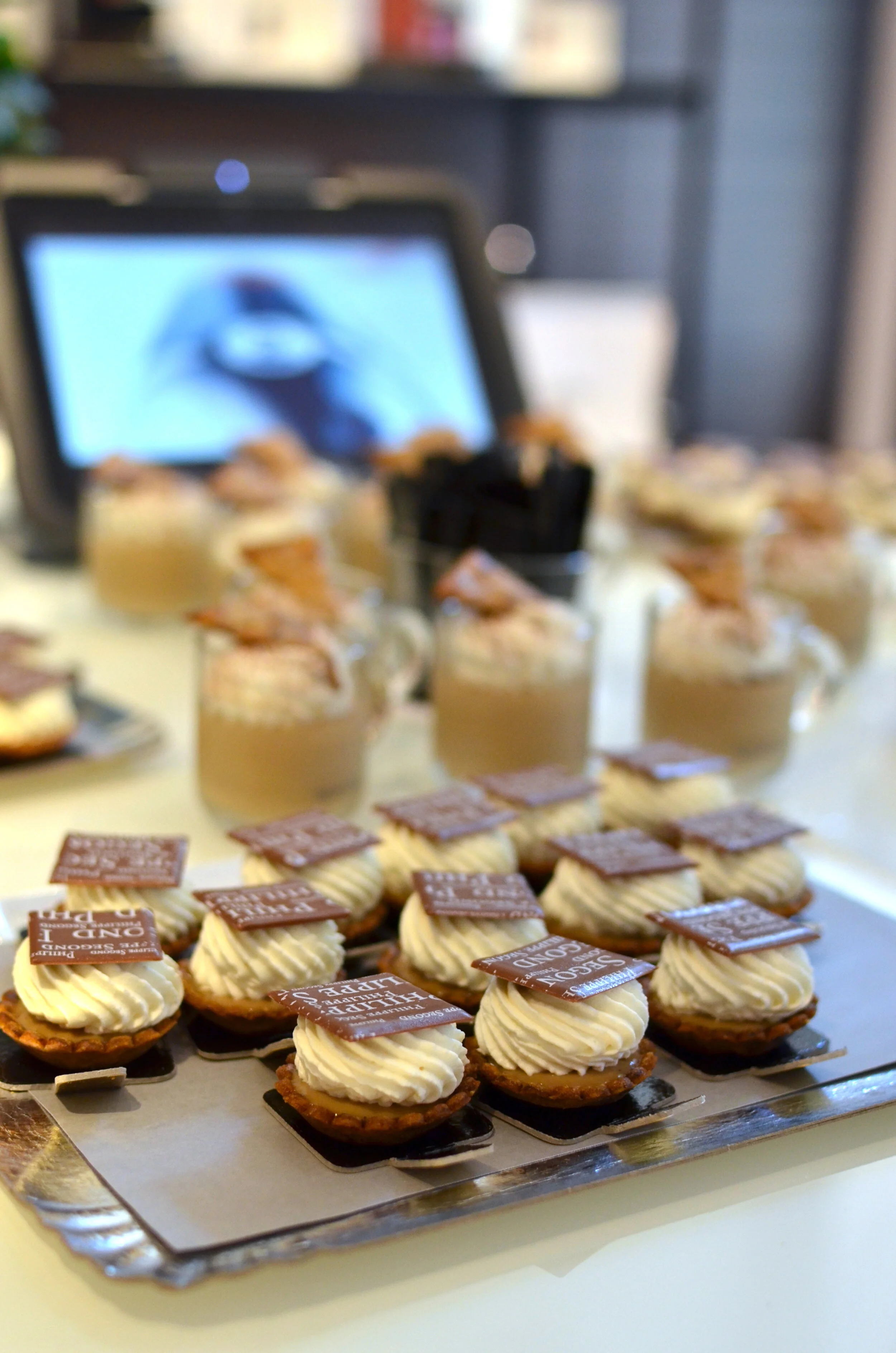  Reportage pour la marque  Nespresso  et son lancement français de  Vertuo . Ici à la boutique d’Aix-en-Provence, pour l’agence de presse  14 septembre  en présence du meilleur ouvrir de France  Philippe Segond . 