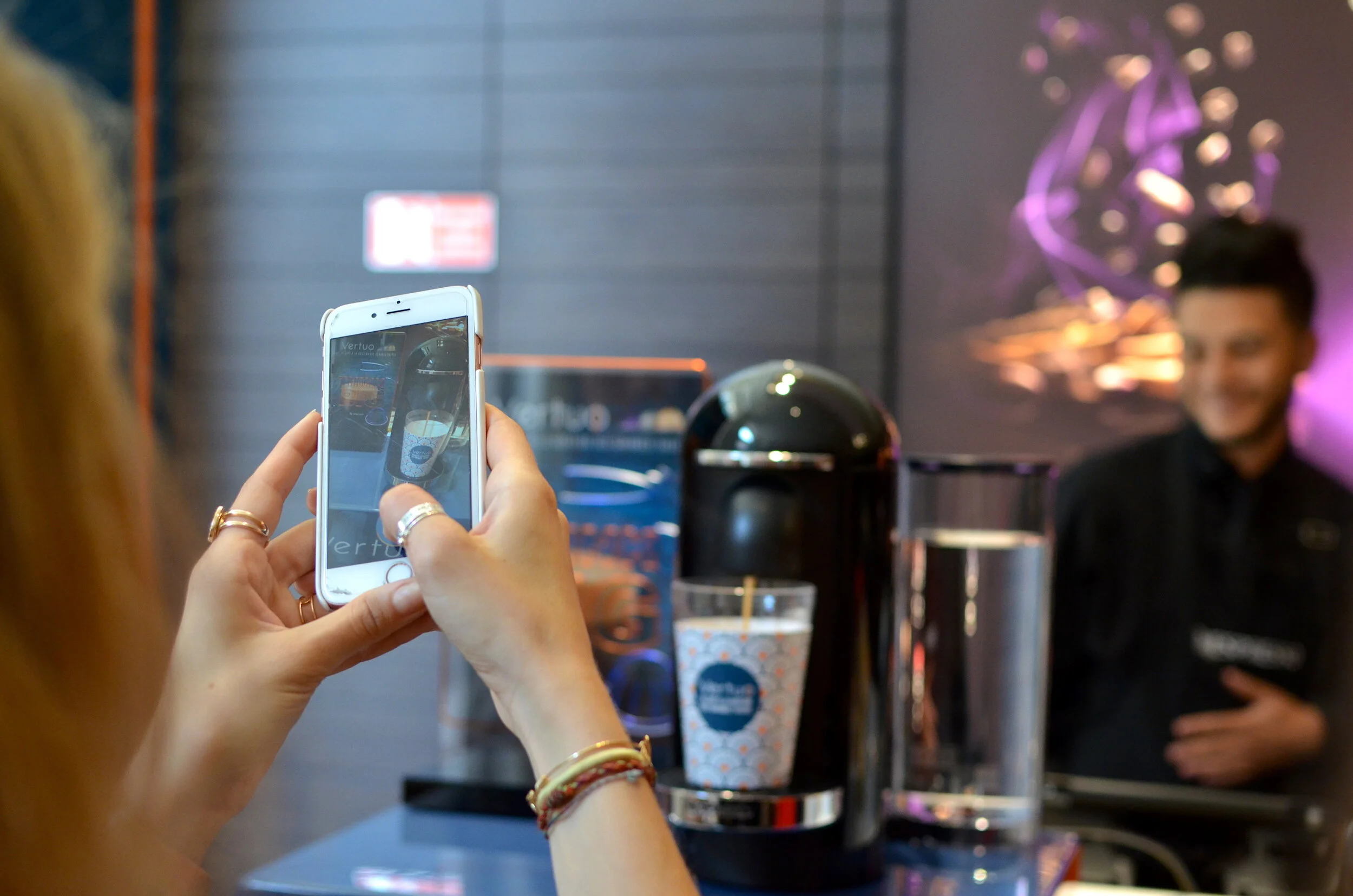  Reportage pour la marque  Nespresso  et son lancement français de  Vertuo . Ici à la boutique d’Aix-en-Provence, pour l’agence de presse  14 septembre  en présence du meilleur ouvrir de France  Philippe Segond . 