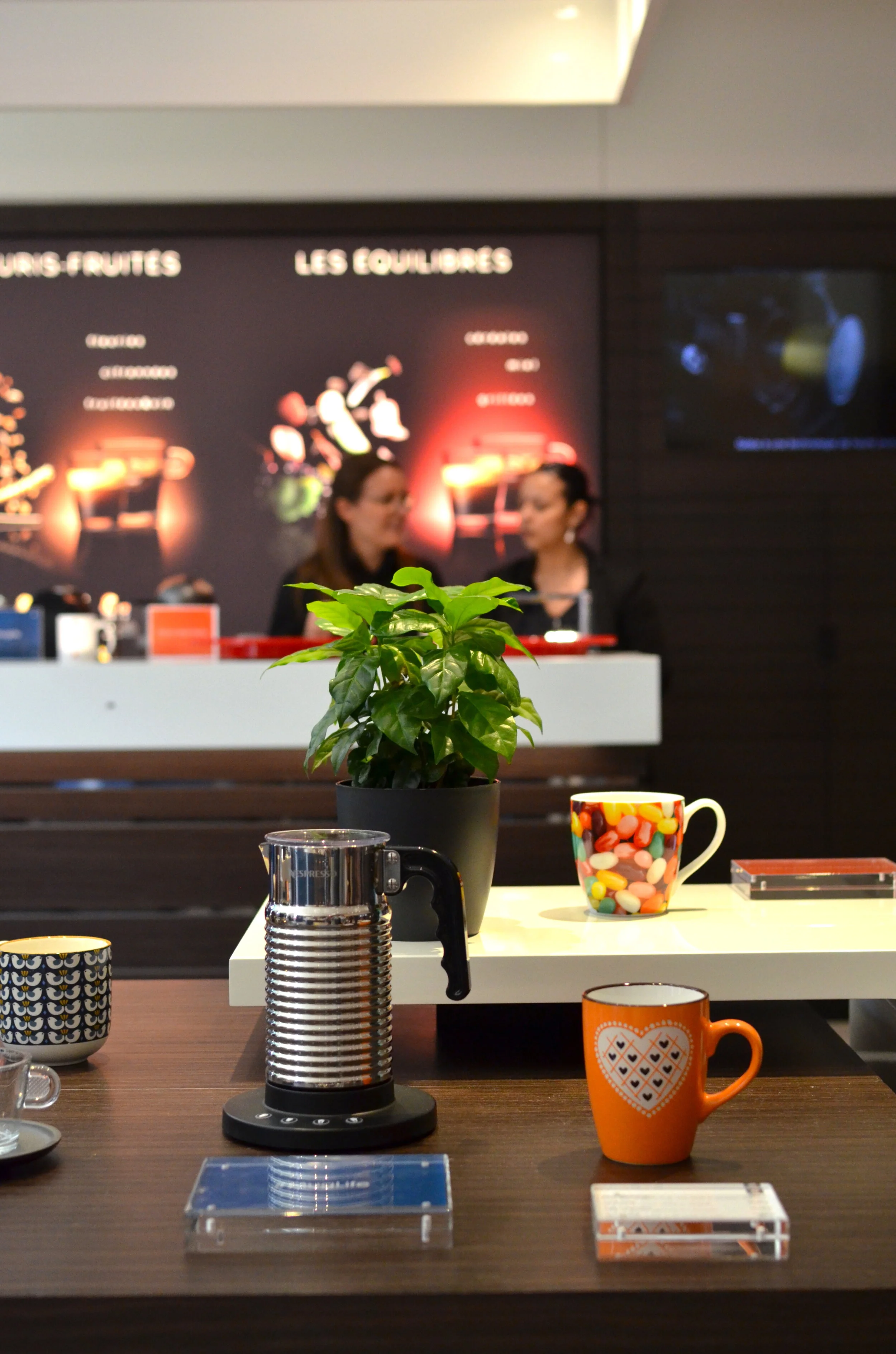  Reportage pour la marque  Nespresso  et son lancement français de  Vertuo . Ici à la boutique d’Aix-en-Provence, pour l’agence de presse  14 septembre  en présence du meilleur ouvrir de France  Philippe Segond . 