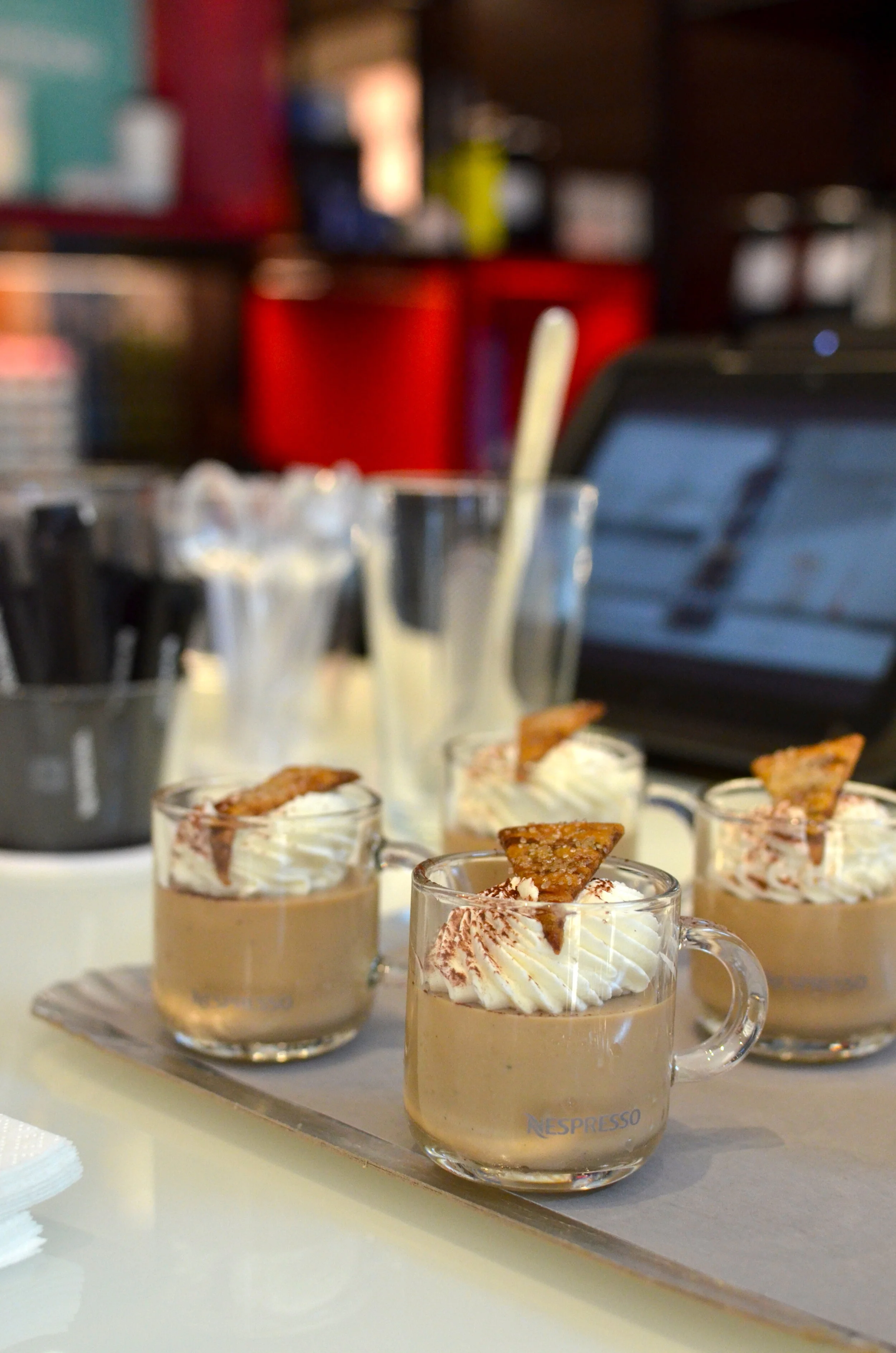  Reportage pour la marque  Nespresso  et son lancement français de  Vertuo . Ici à la boutique d’Aix-en-Provence, pour l’agence de presse  14 septembre  en présence du meilleur ouvrir de France  Philippe Segond . 