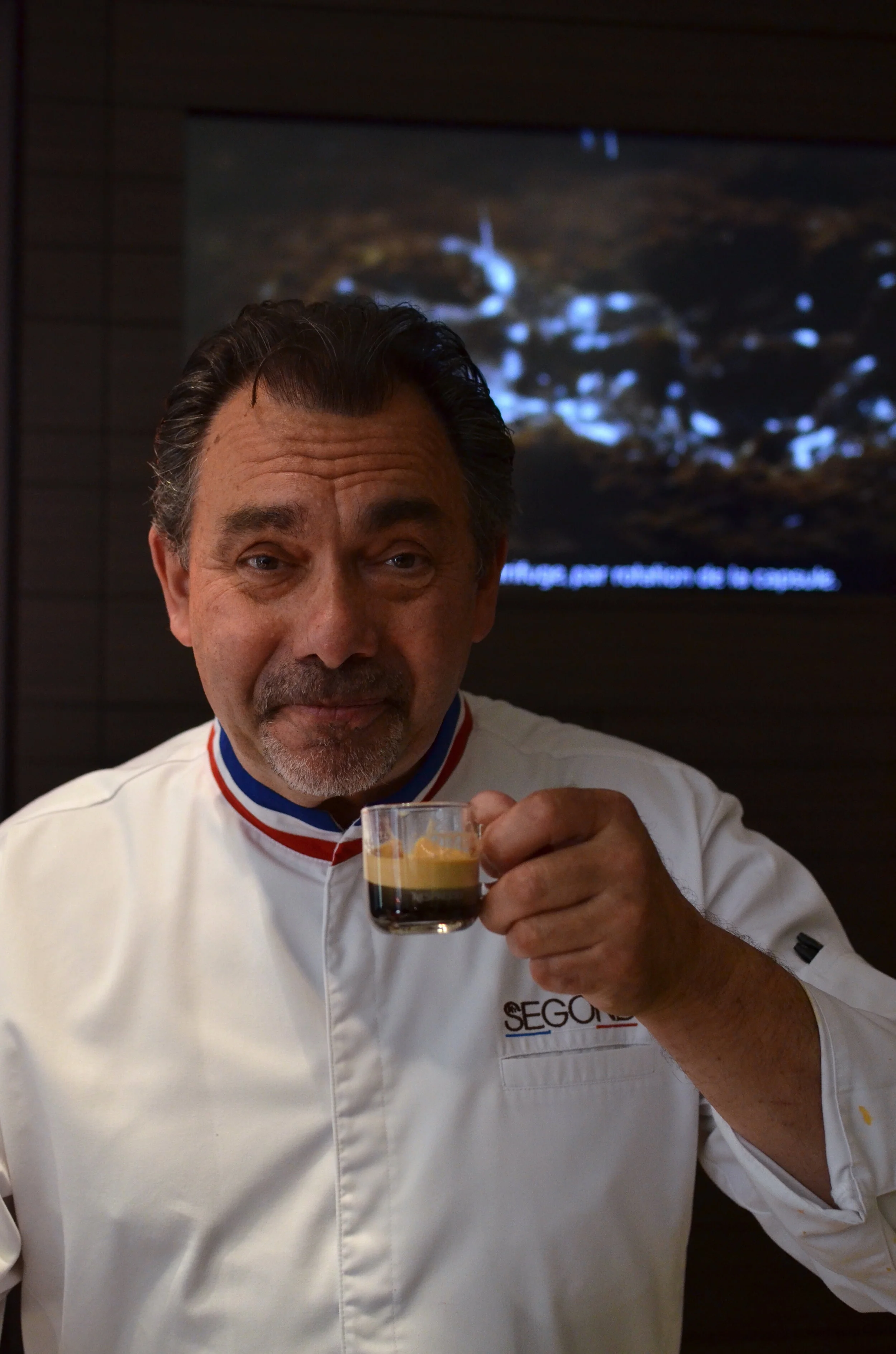  Reportage pour la marque  Nespresso  et son lancement français de  Vertuo . Ici à la boutique d’Aix-en-Provence, pour l’agence de presse  14 septembre  en présence du meilleur ouvrir de France  Philippe Segond . 