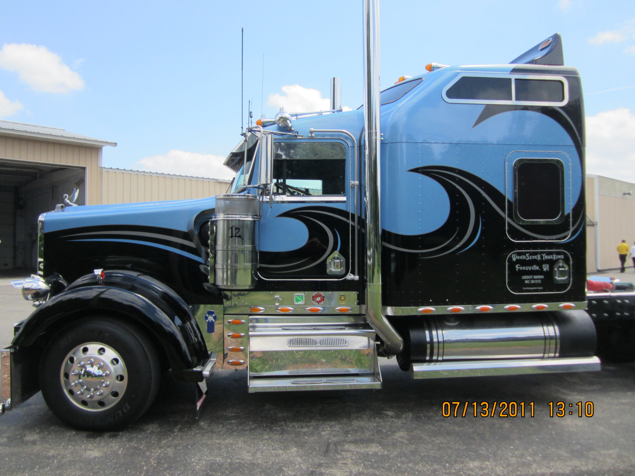 34029-30 FINAL HOLLAND KENWORTH W900 (8).JPG