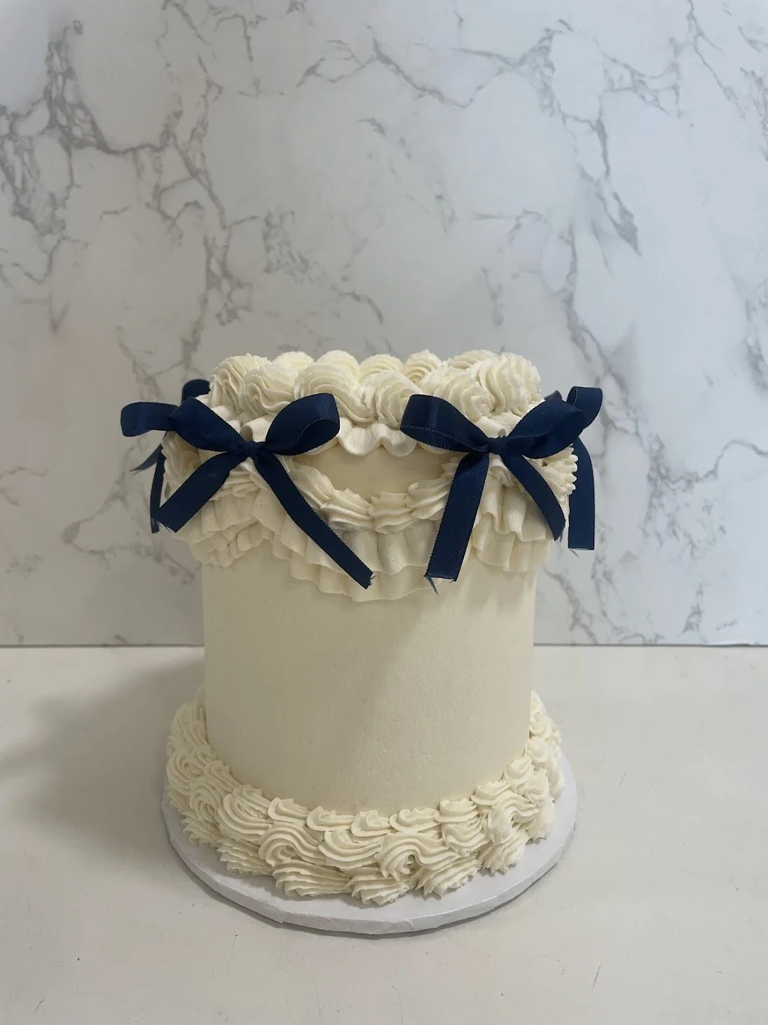 Lambeth Bow Cake