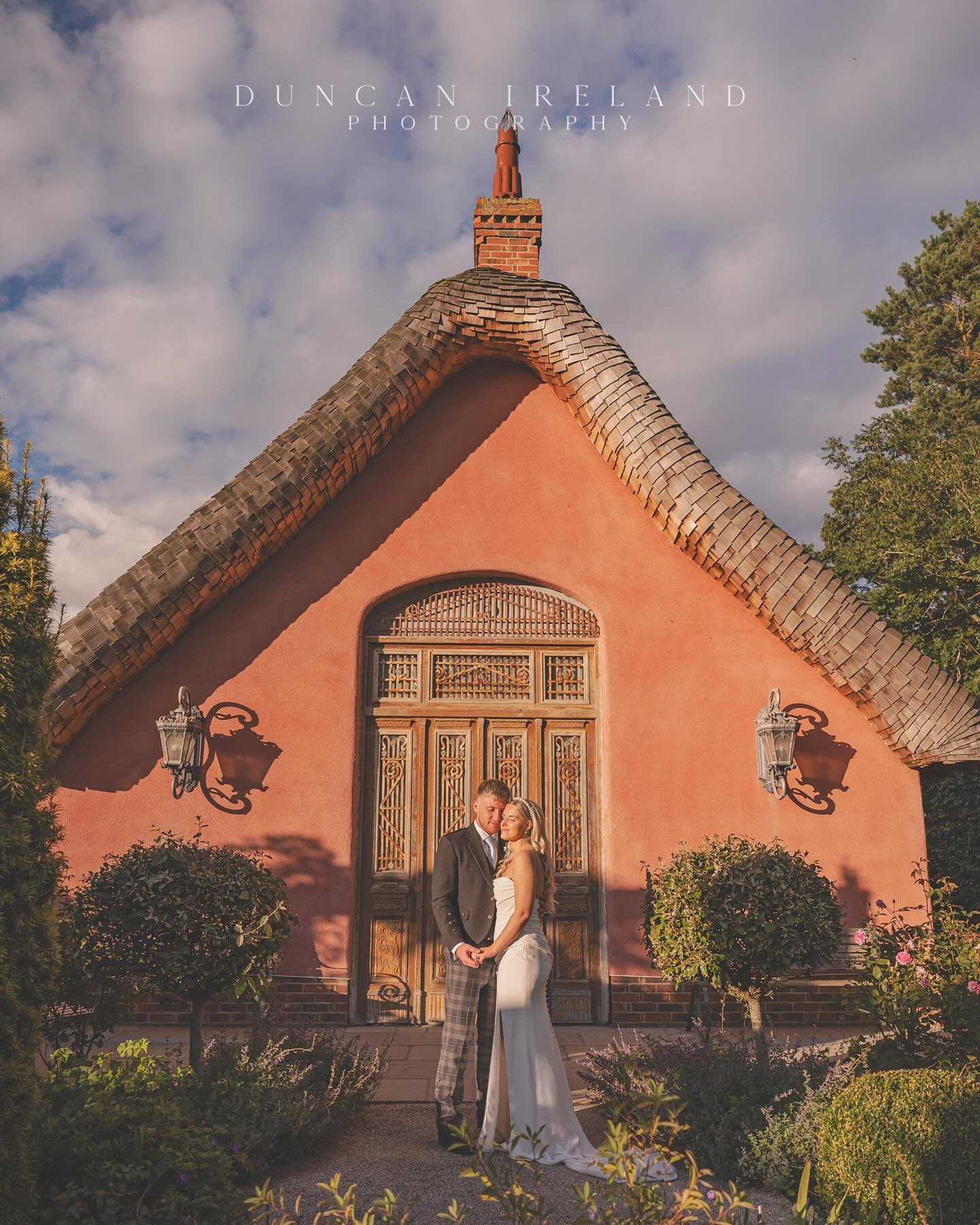 The first day of June - an epic Summer is just beginning&hellip; looking forward to golden light and hazy days of Summer Sun

Here&rsquo;s a day I&rsquo;ll never forget - a true Summer&rsquo;s delight, with Julia &amp; Jake at Le Petit Chateau @lepet