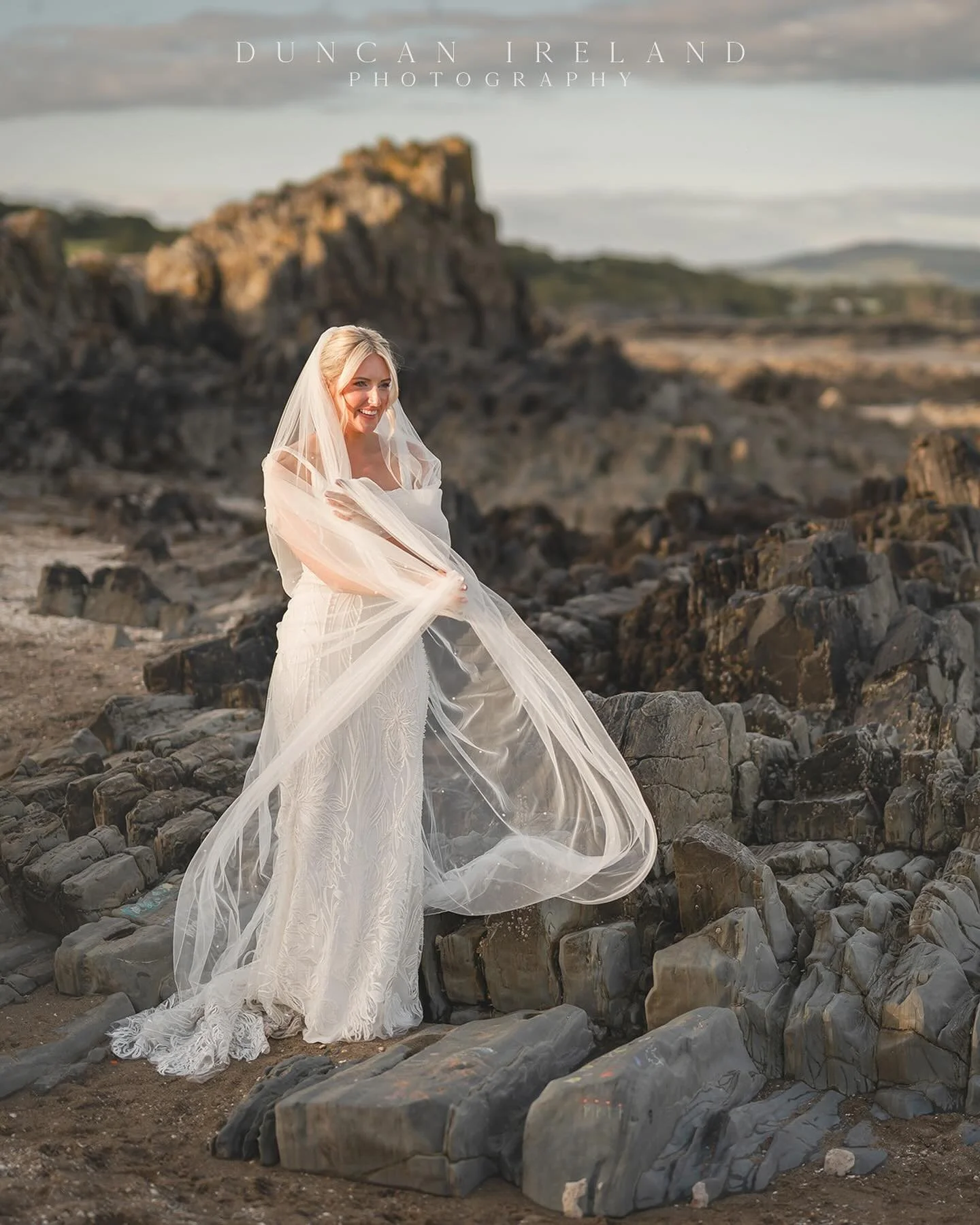 The perfect evening light at @ggsyard.co.uk with Lauren and Chris&hellip; what an amazing year it&rsquo;s been&hellip;  I&rsquo;ve loved the photographs and the people I&rsquo;ve shared these special times with.  As the year draws in - I&rsquo;m feel
