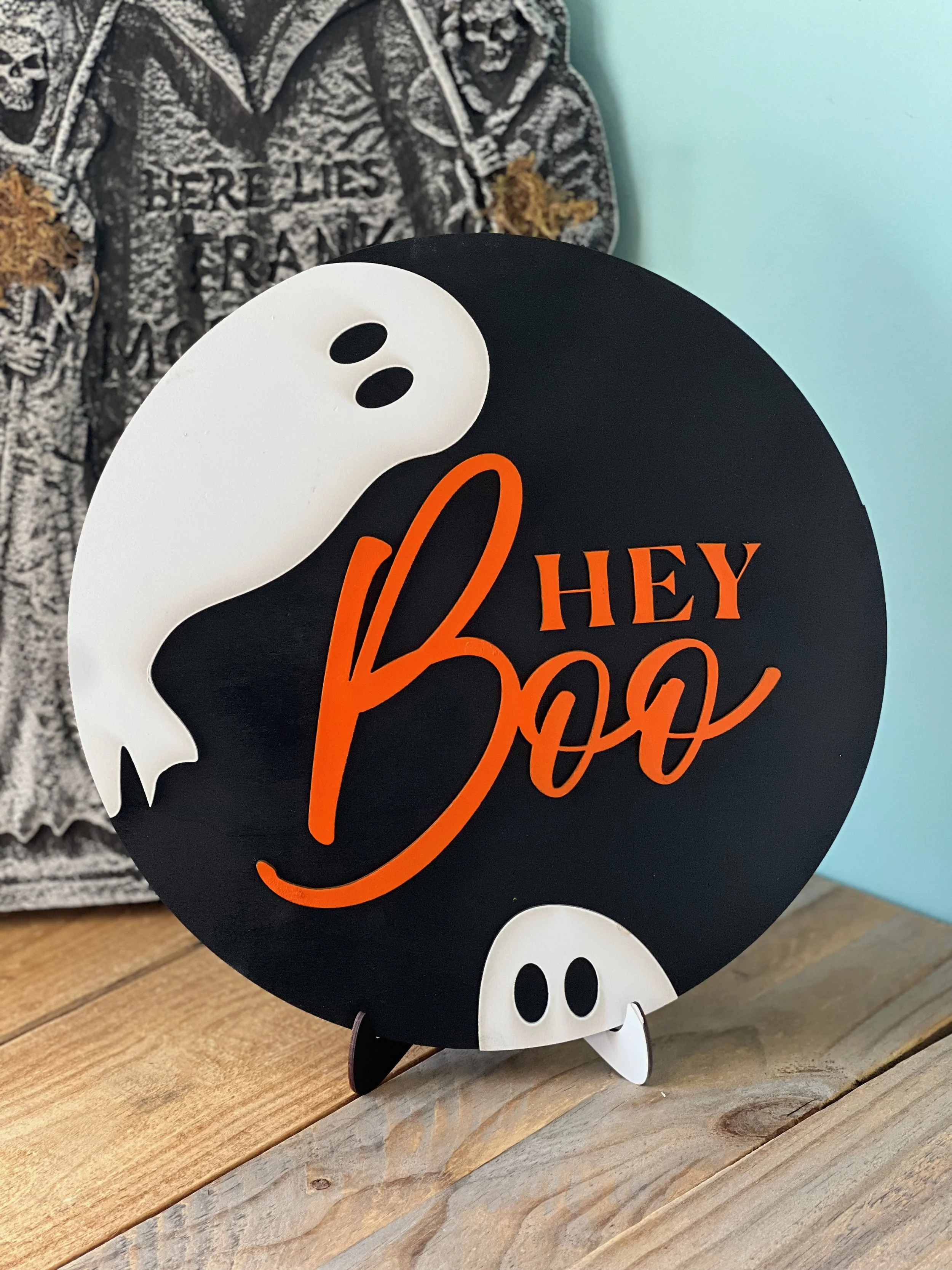 "Hey Boo" 14" Round Sign