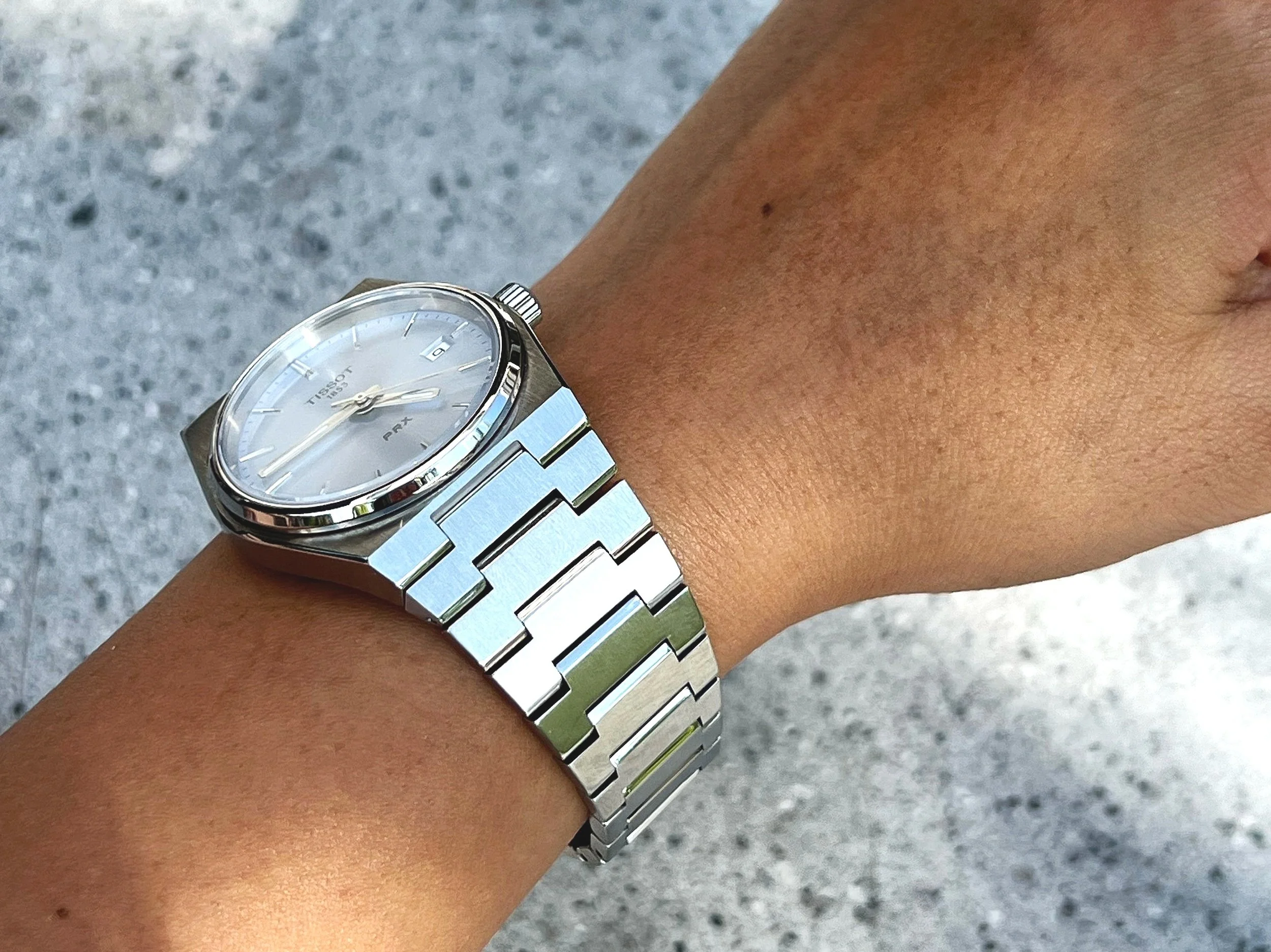 TISSOT PRX 35mm クォーツ Hands-On: The Highly Requested Tissot PRX 