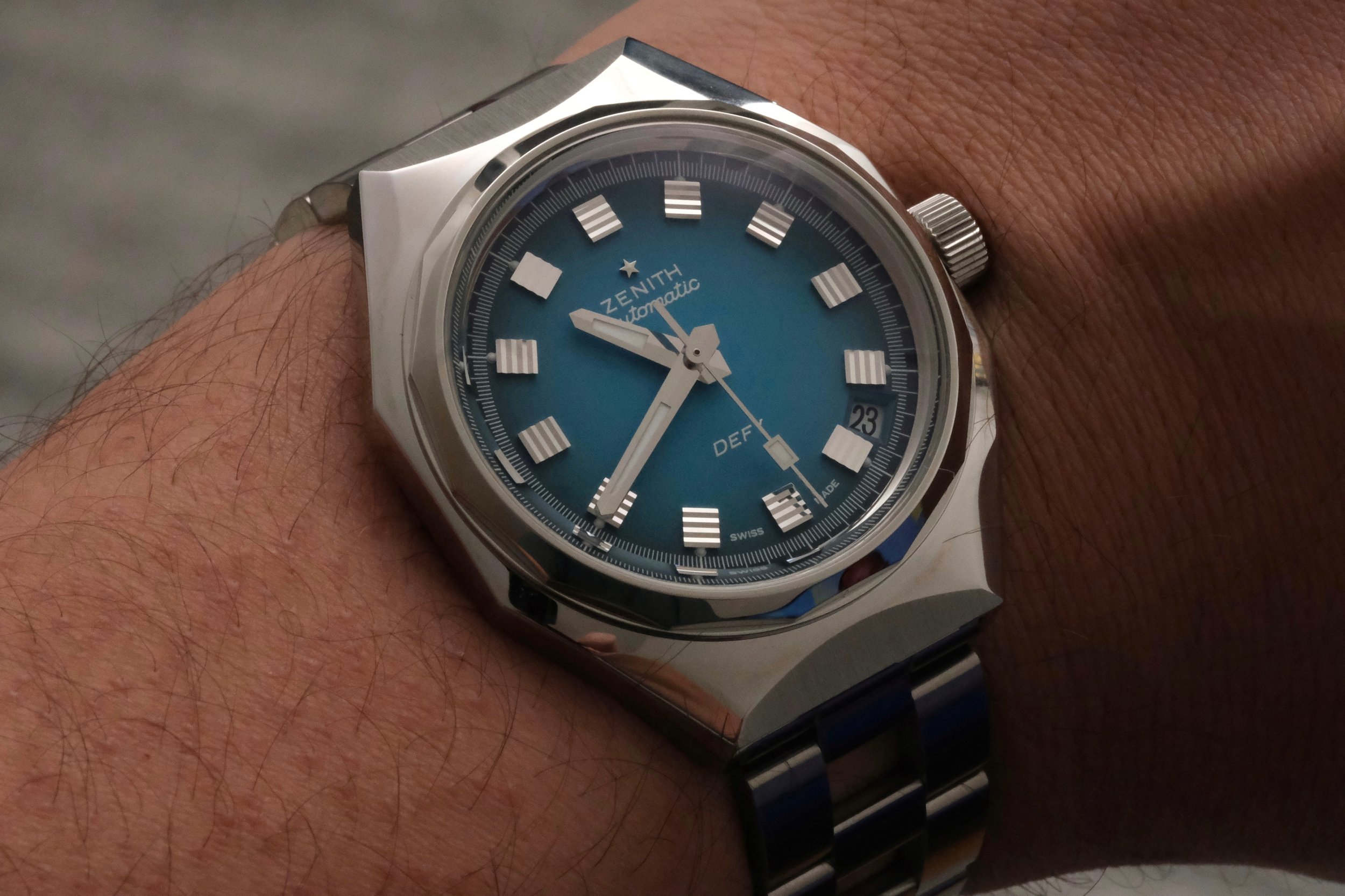 Hands-on – The Funky Blue Zenith Defy Revival Boutique Edition A3690 -  WATCHLOUNGE