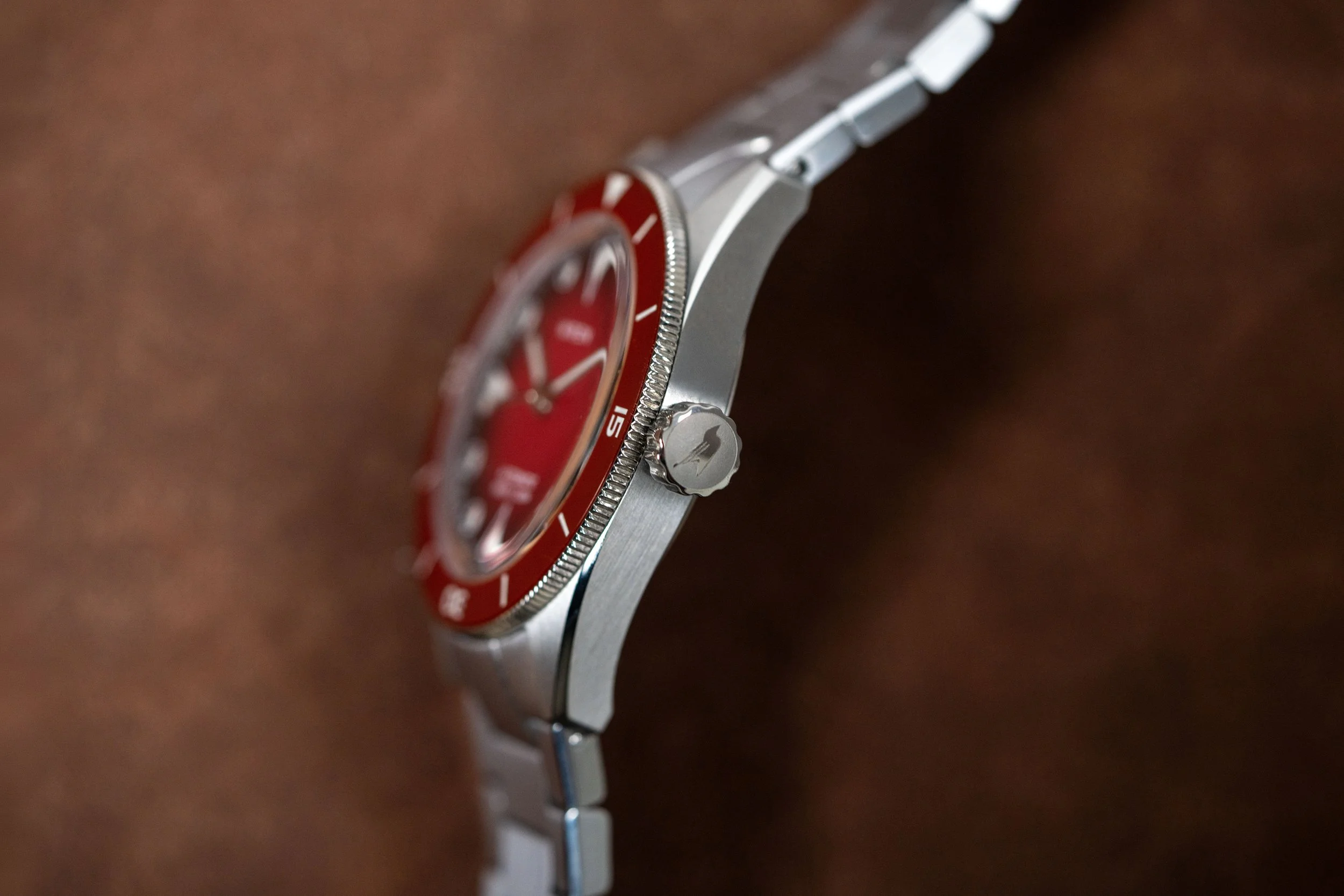 Wren Diver 38 Crimson 5.jpg