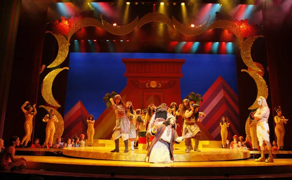 joseph-and-the-amazing-technicolor-dreamcoat_2.jpg