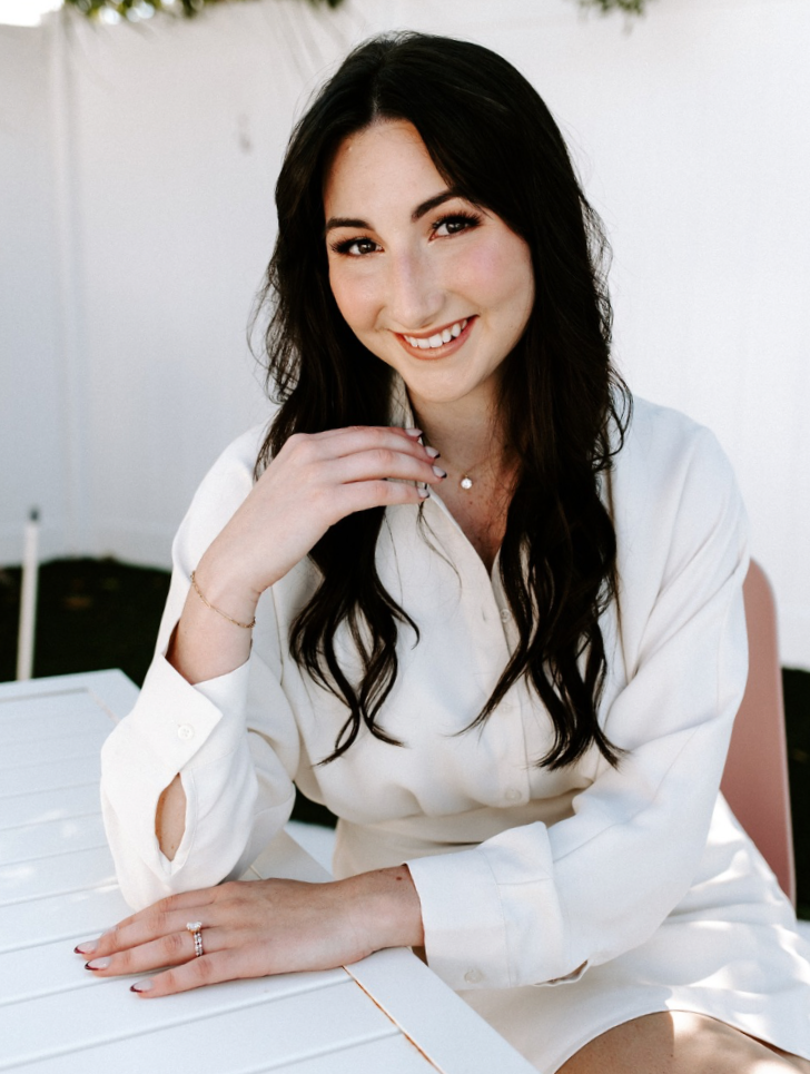 Aria DeSantis Bio 