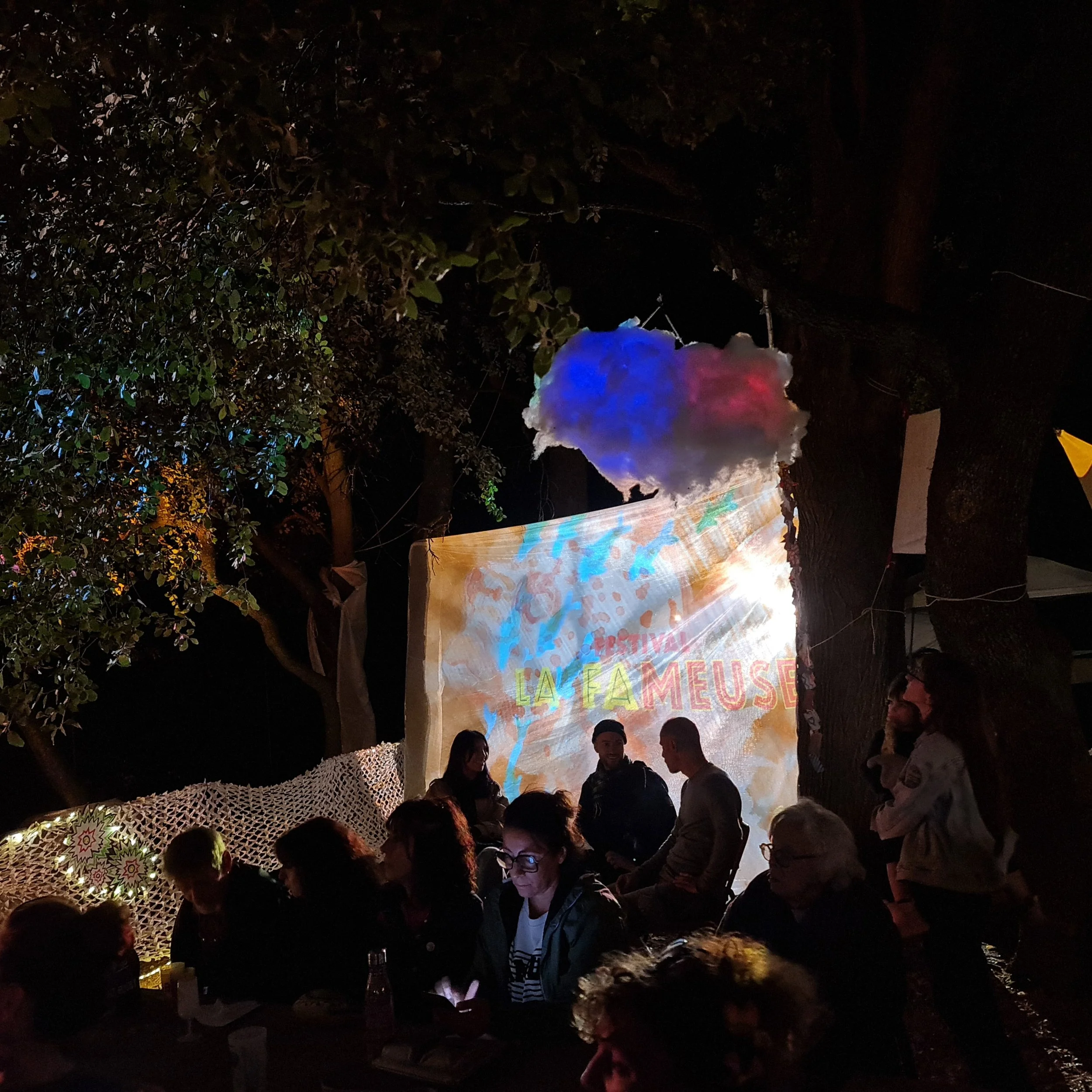 deco la fameuse scene public samedi soir projections nuage.jpg