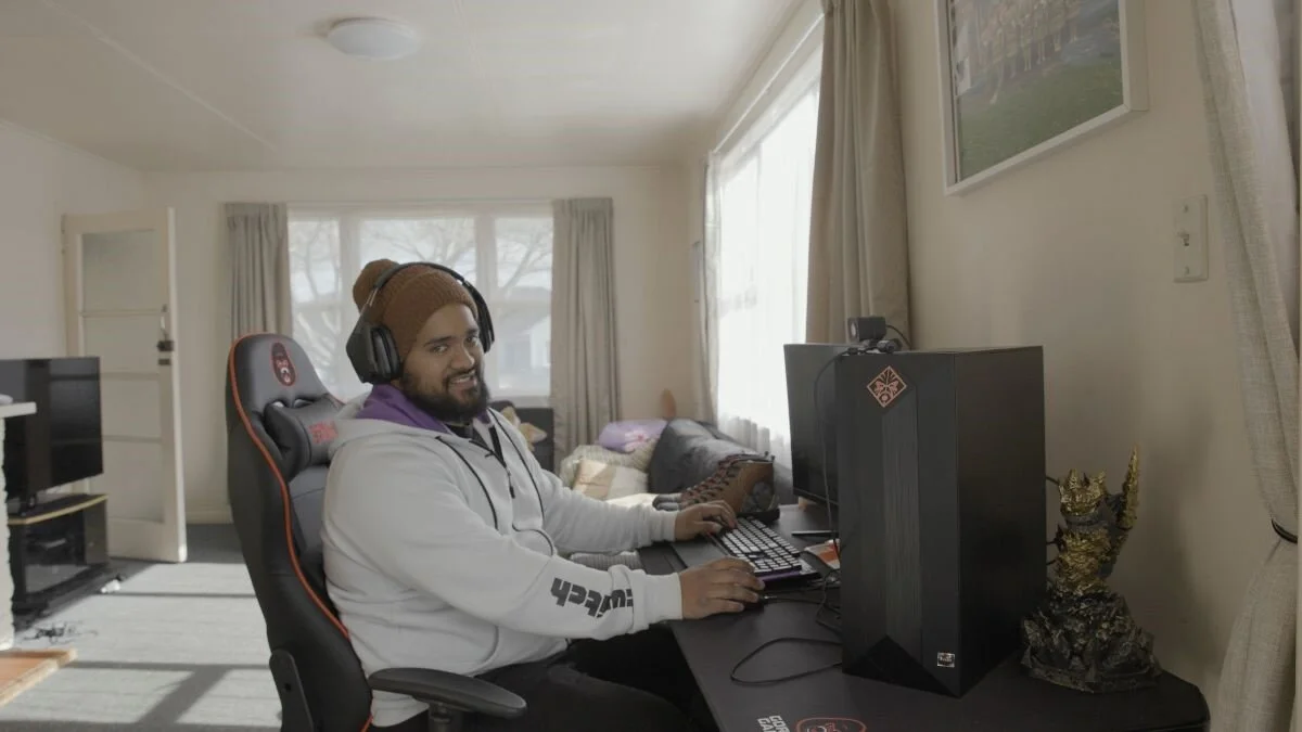 HOW BROXH_ CARVED OUT TWITCH STARDOM WITH A CHISEL AND TWO BITS OF STRING