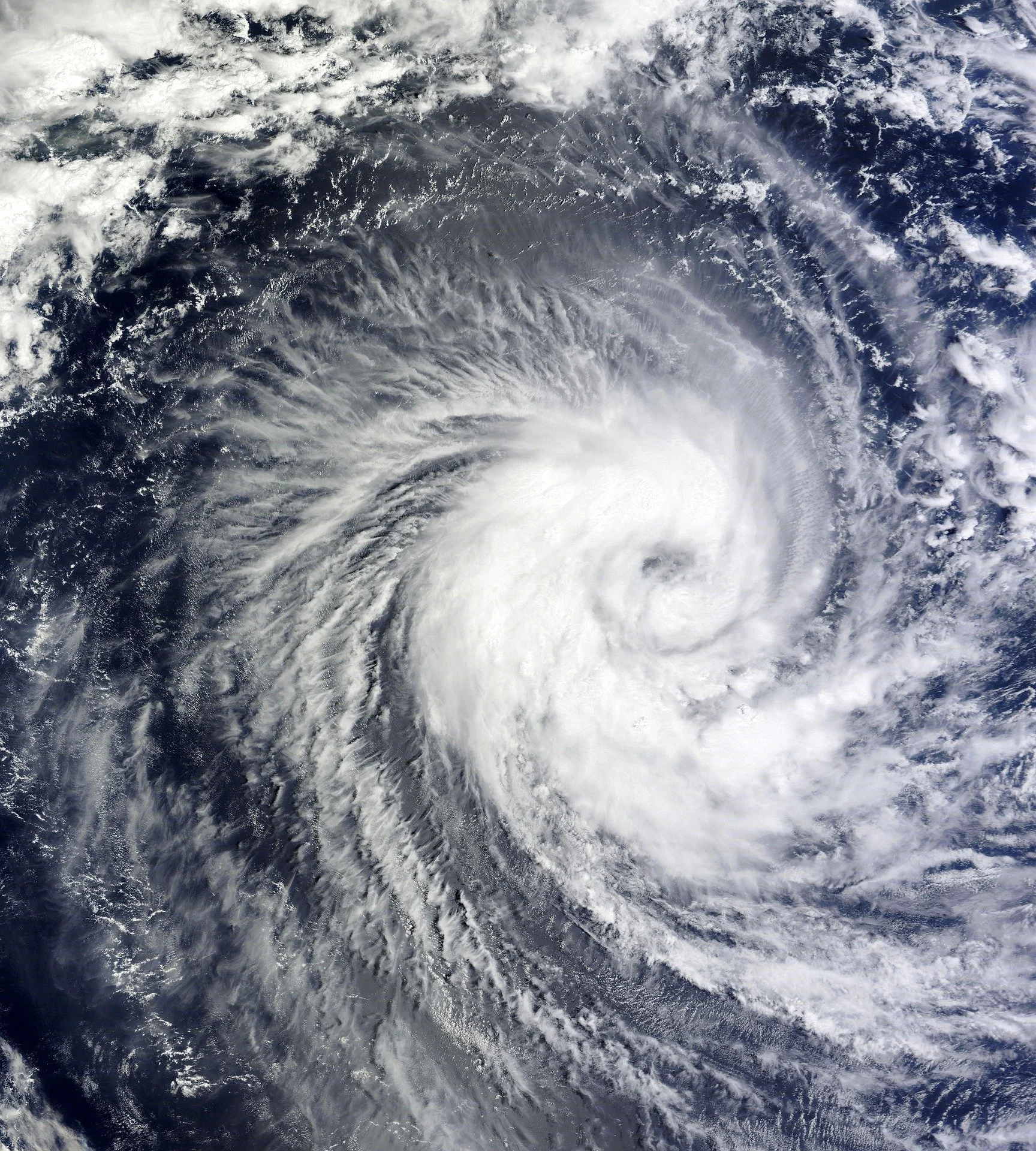 Cyclone Gabrielle tracking east to south east again