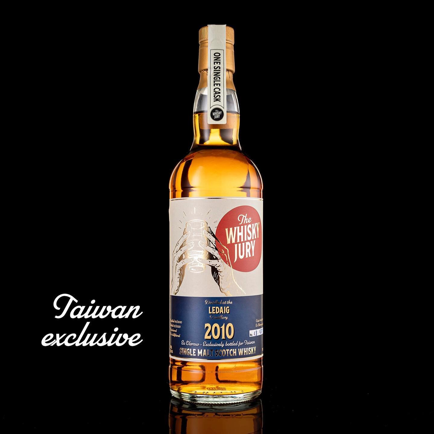 A 2010 Ledaig exclusive to Taiwan. Keep an eye on whisky-age.com ... @whiskyage.tw  Cheers to all our friends in Taiwan 🙌🏻❤️
.
.
#thewhiskyjury #ledaig #tobermory #tobermorydistillery #whiskynews #sherriedwhisky #peated #peatedwhisky #independentbo